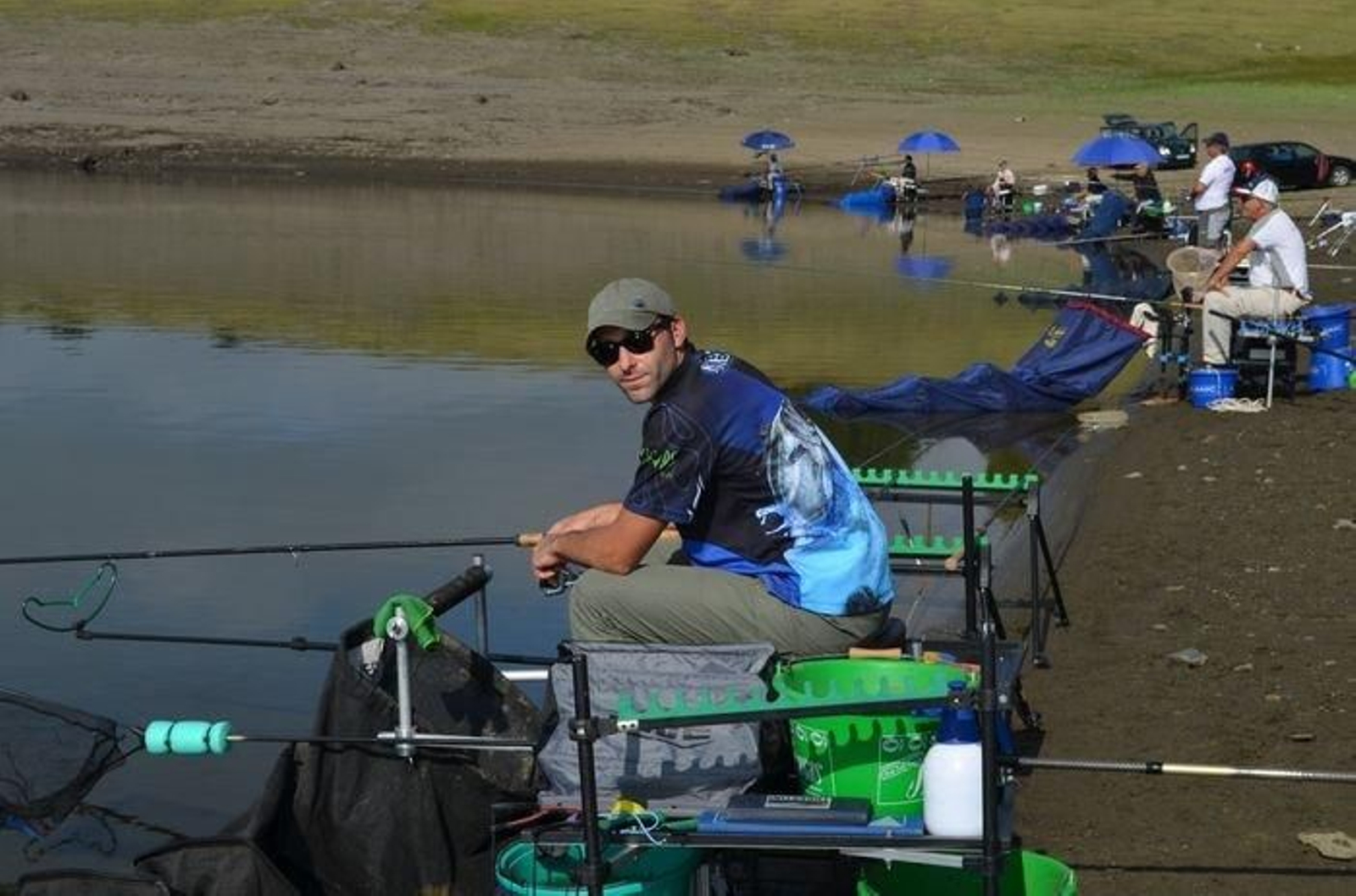 Varios pescadores, en la jornada del domingo disputada en Vilasouto.