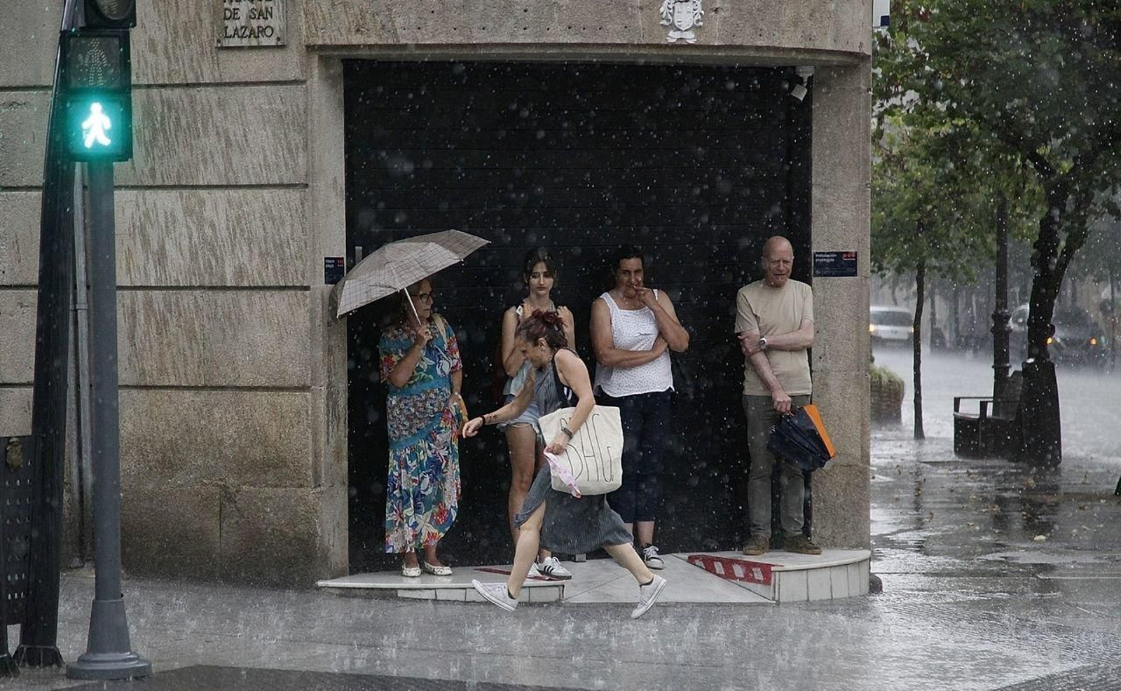Esperando a que pase la lluvia para seguir la ruta