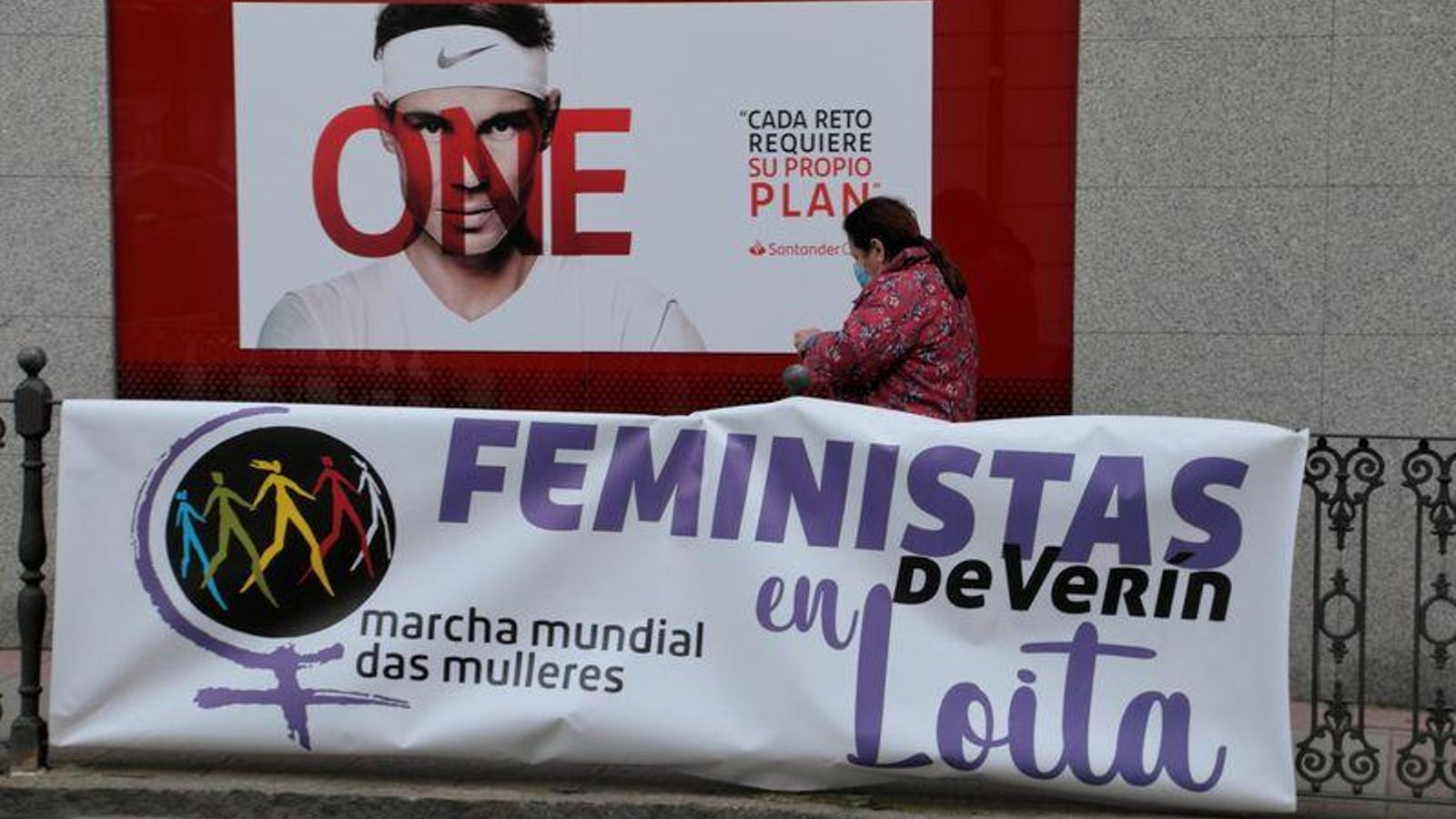 VERÍN 8/03/2021.- Cartelería 8-M en Verín. José Paz