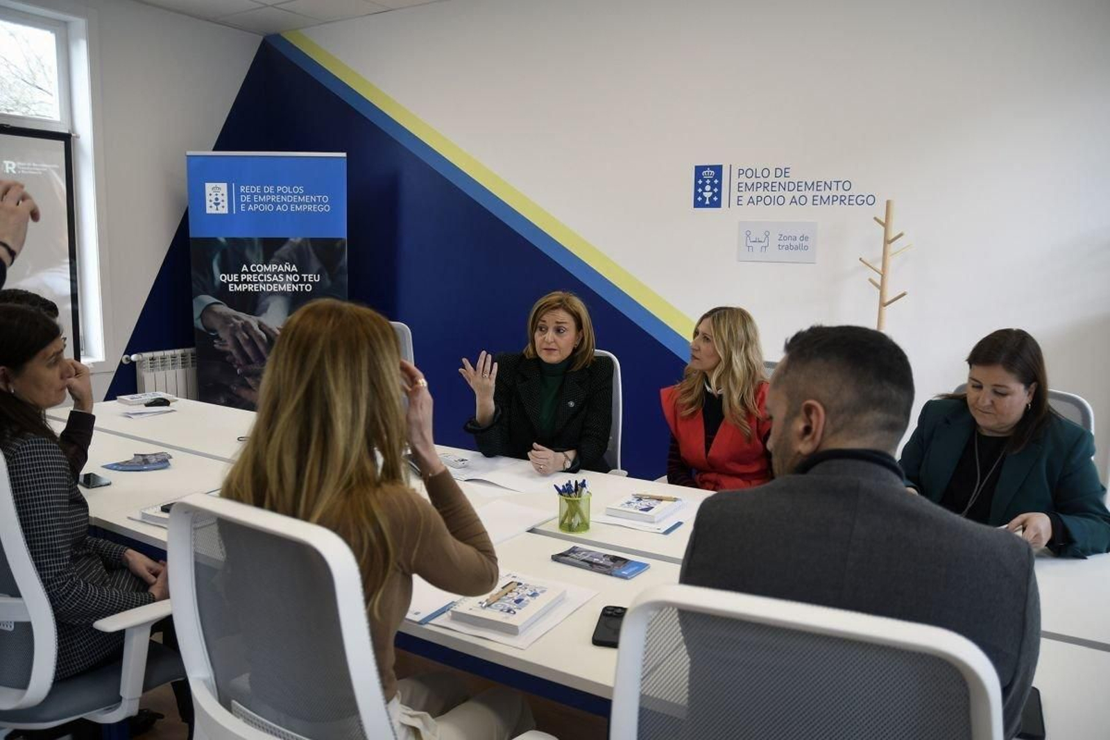 Elena Rivo y Mar Vaquero, durante su encuentro en el Polo do Emprendemento de Baños de Molgas.