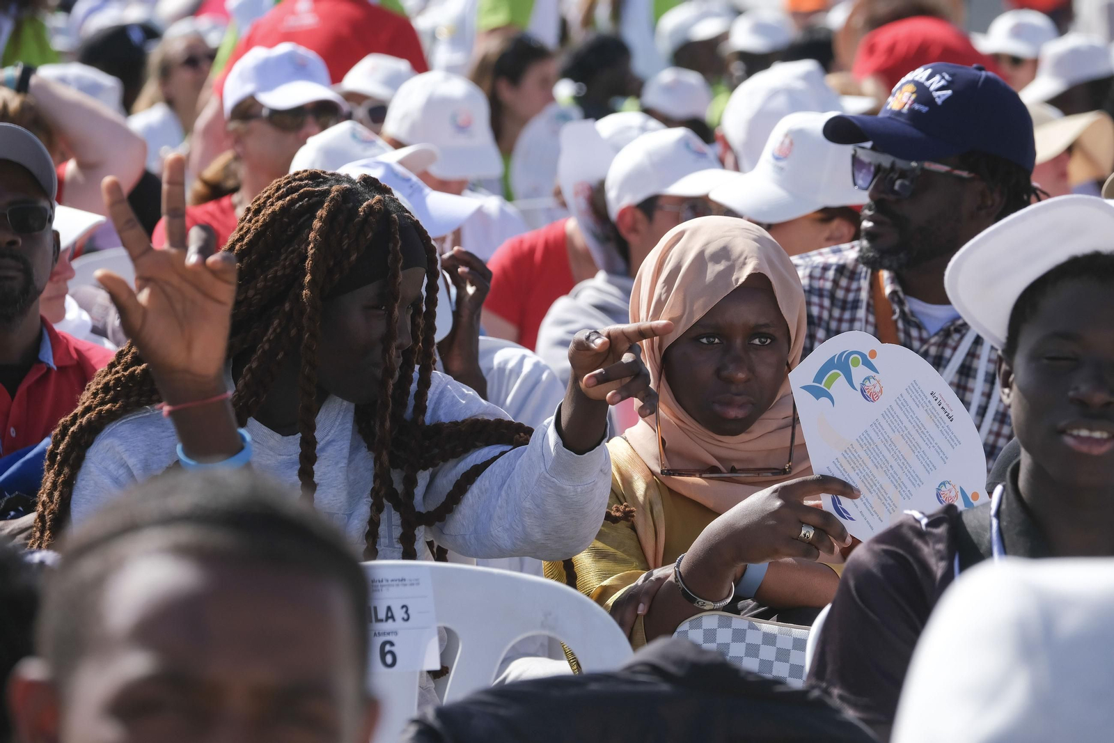 Galería | El papa León XIV se encuentra con migrantes en el puerto de Arguineguín