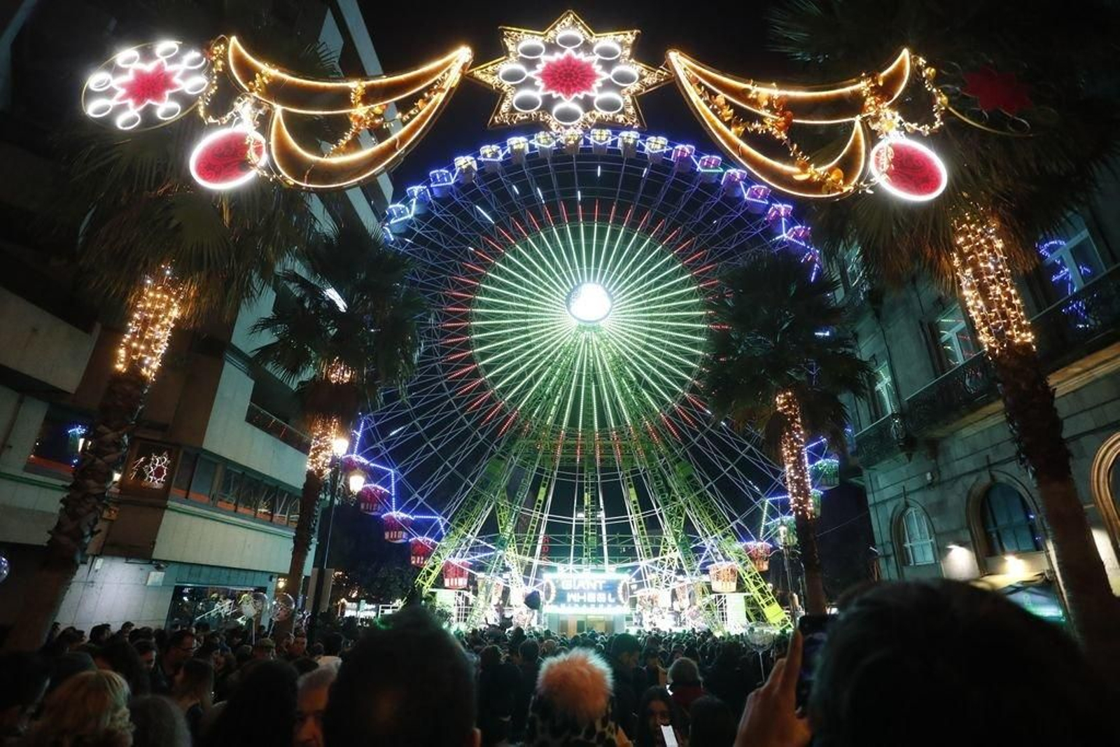 Los turistas invaden Vigo en el Puente130