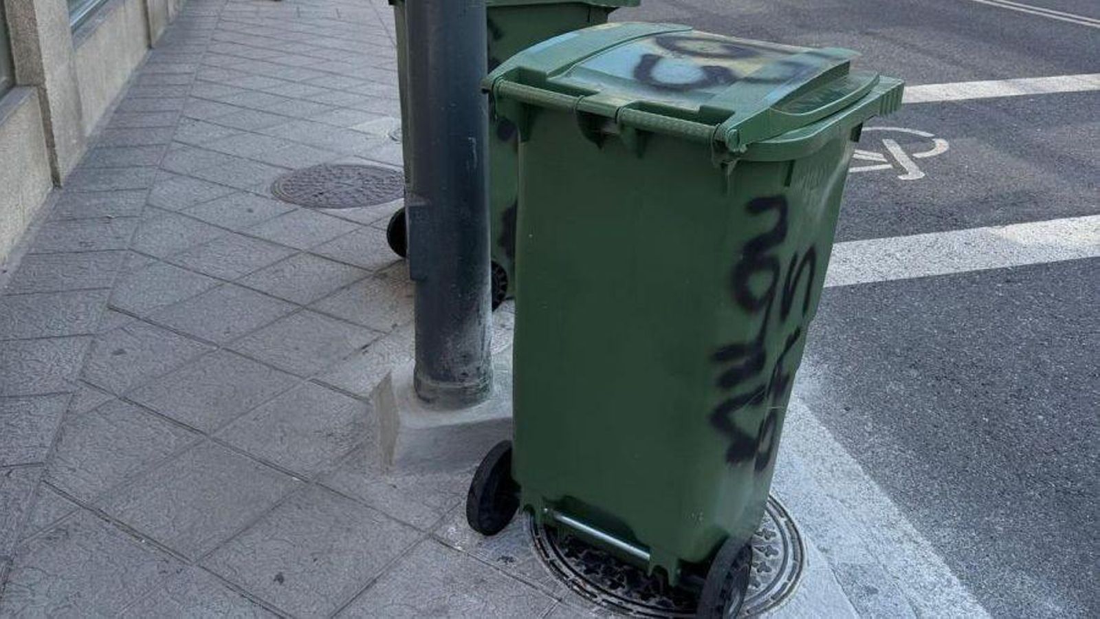 Papelera en la calle Progreso.