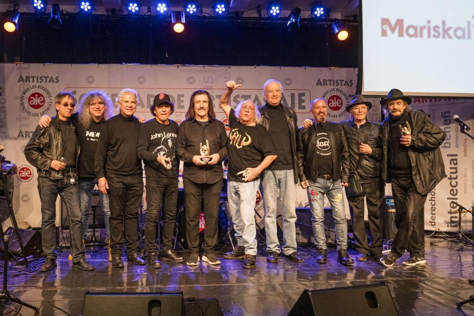 Mariskal Romero y Mariano Muniesa, junto a Luis Cobos y otros premiados.
