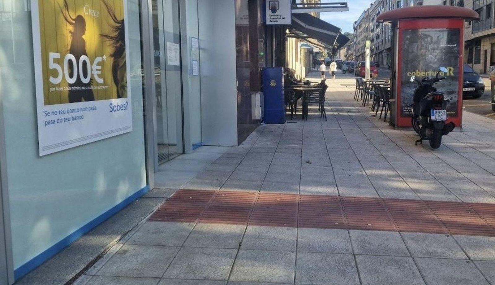 La oficina bancaria donde se produjo el atraco a primera hora de la mañana.