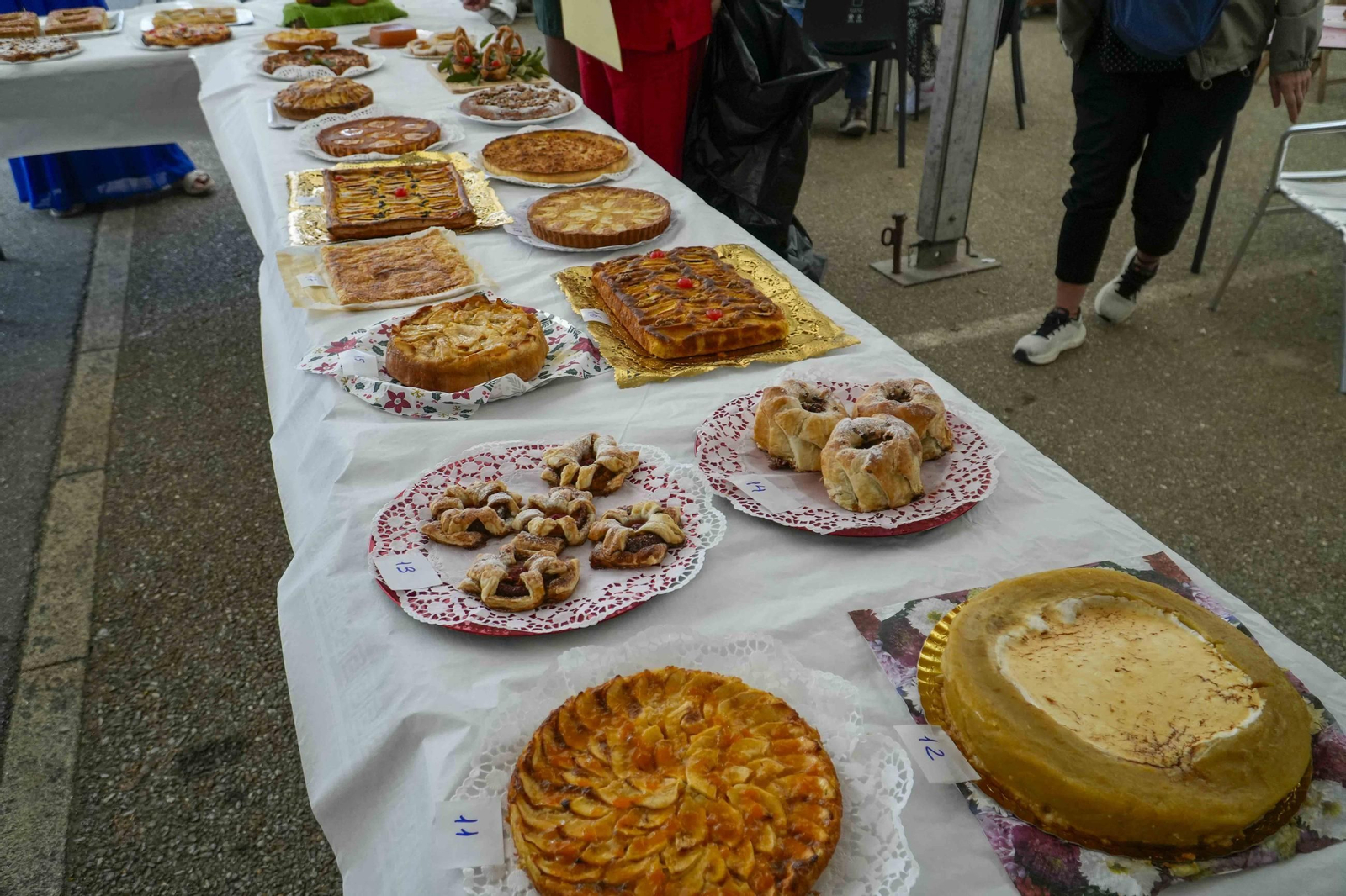 Galería | La Festa da Sidra triunfa en Bembrive con 1.000 litros repartidos