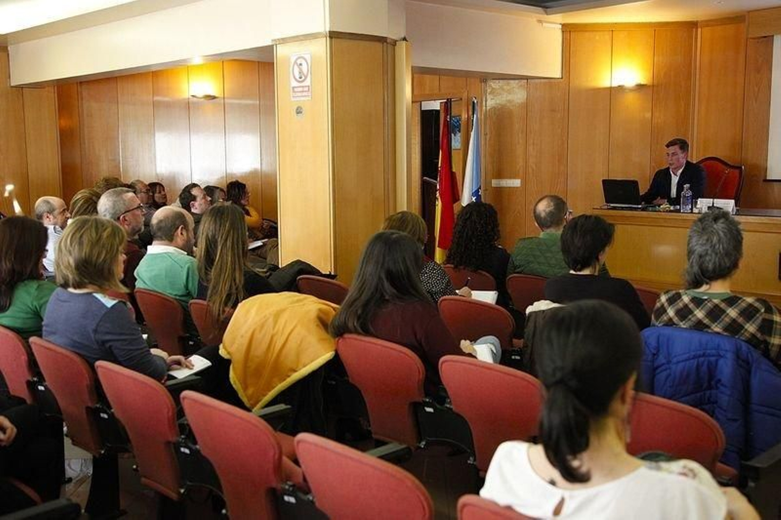 Juan Carlos Piñeiro Fernández, médico del hospital de Monforte, durante su intervención en el foro.