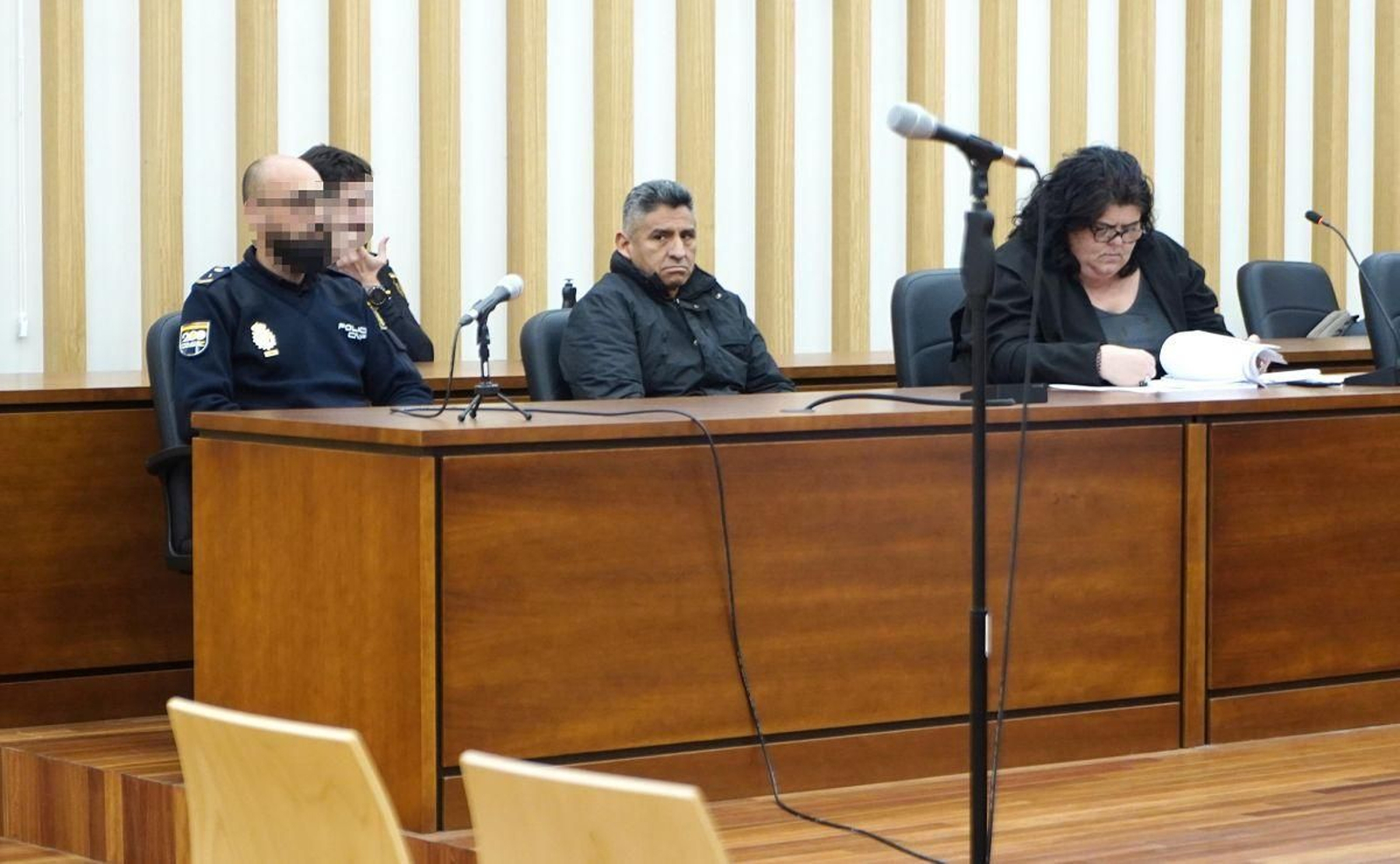 Fredy Rojas, este lunes en el banquillo en Vigo, se enfrenta a una condena de 20 años por matar a puñaladas a Johny, con quien convivía en una casa.
