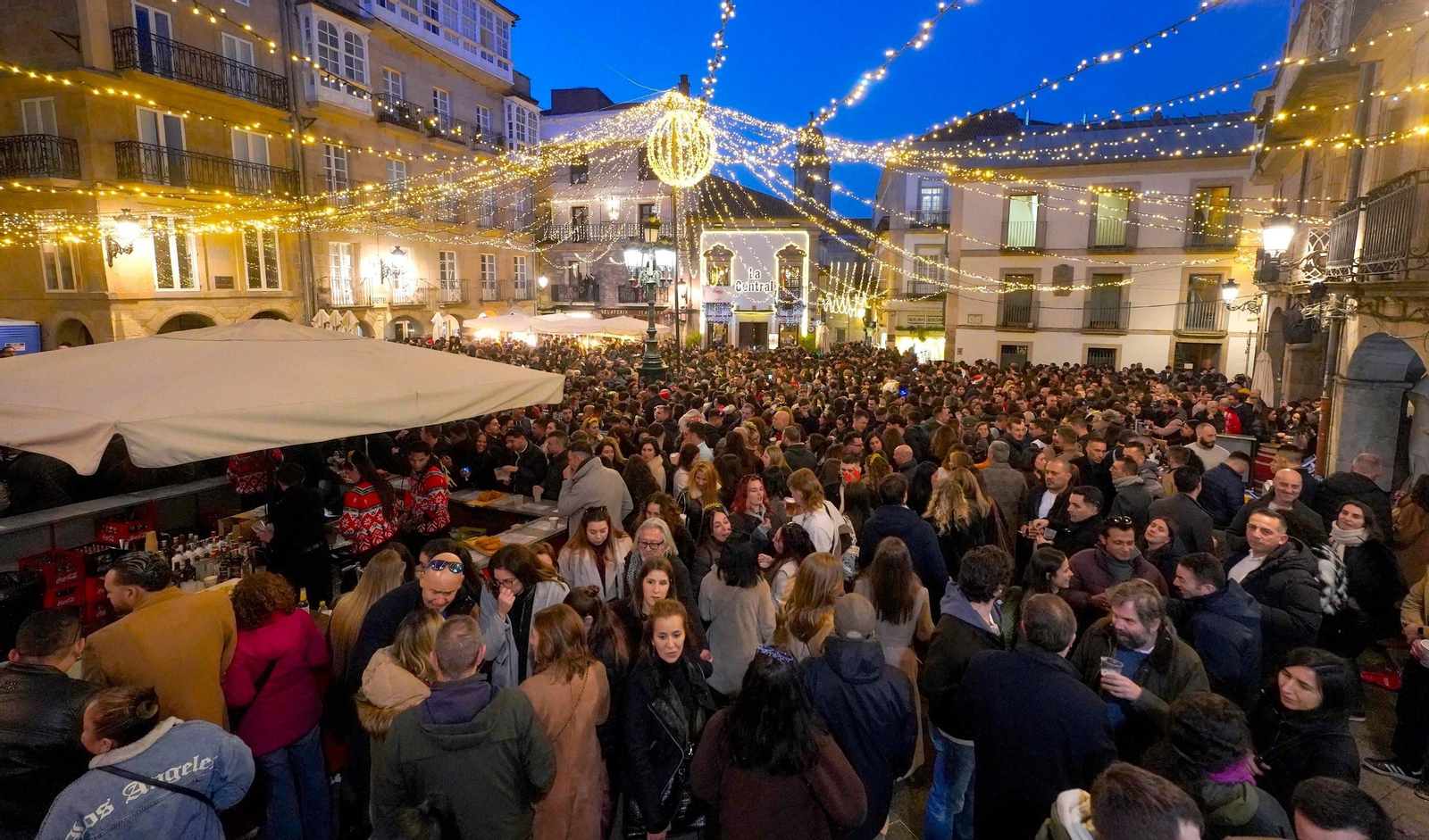 Galería | La Tardevieja llena de gente el centro de Vigo