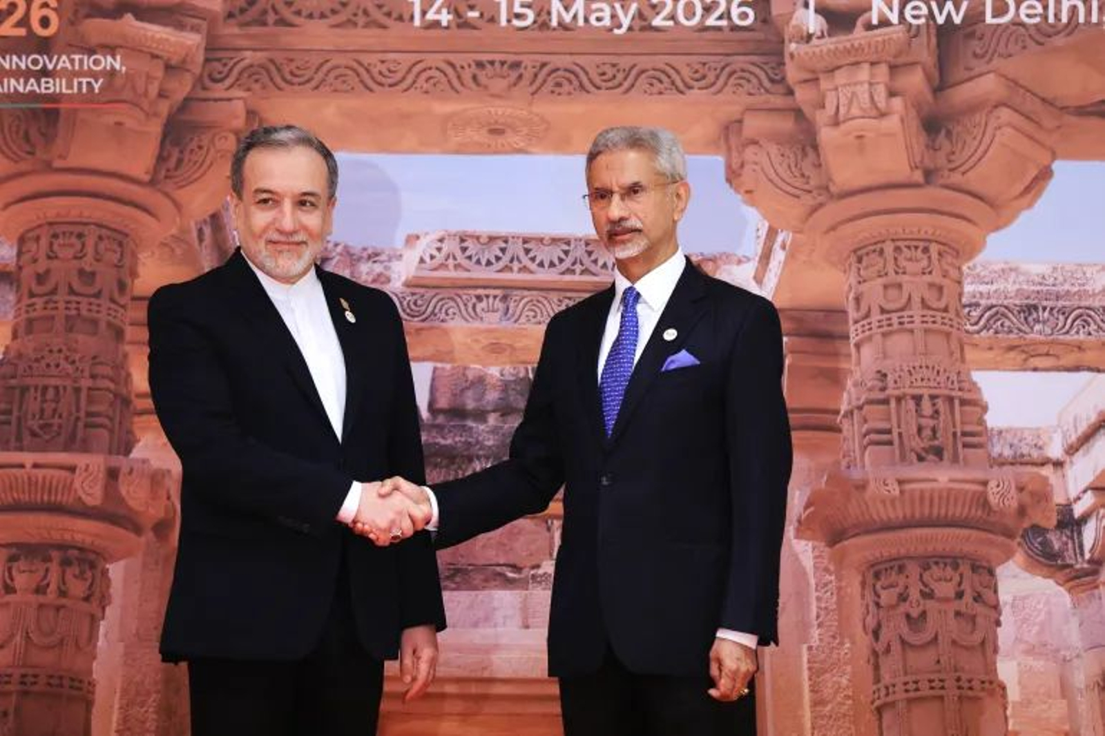Abbas Araqchi, junto al ministro de Exteriores indio, Subrahmanyam Jaishanka.