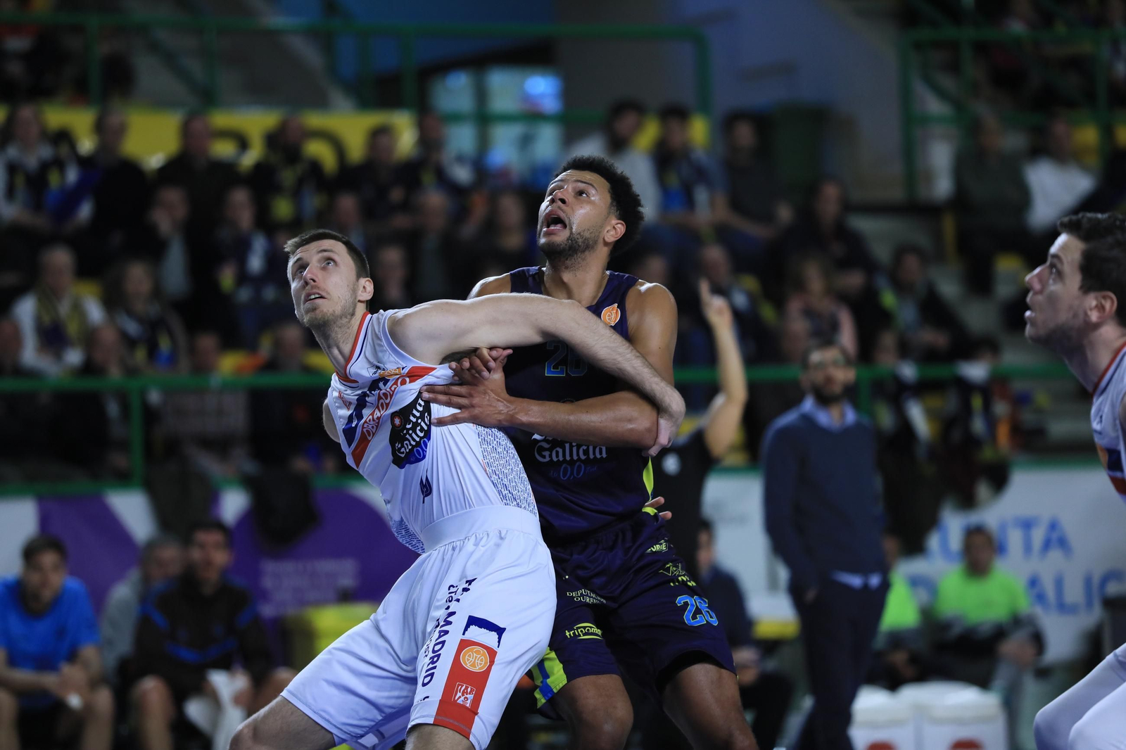 Galería | El Pazo, a reventar para el derbi COB-Obradoiro