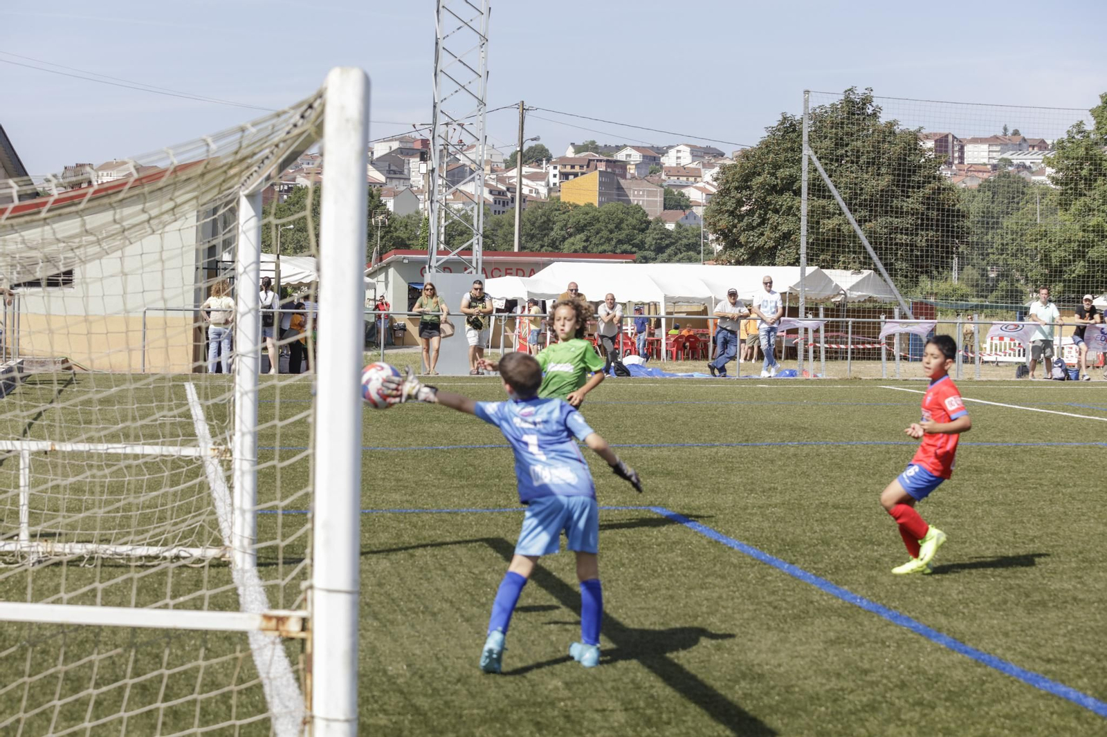 Galería | La base del fútbol ourensano se da cita en el Vila Maceda