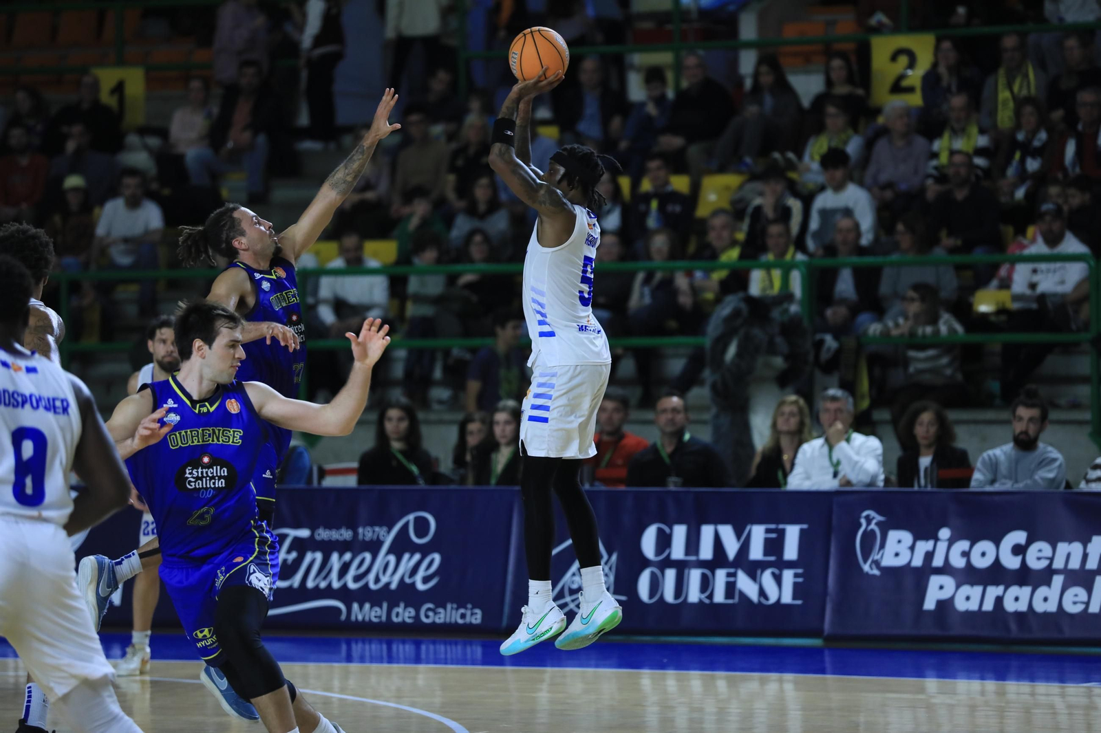 Galería | El COB gana y sigue disfrutando ante un Pazo entregado