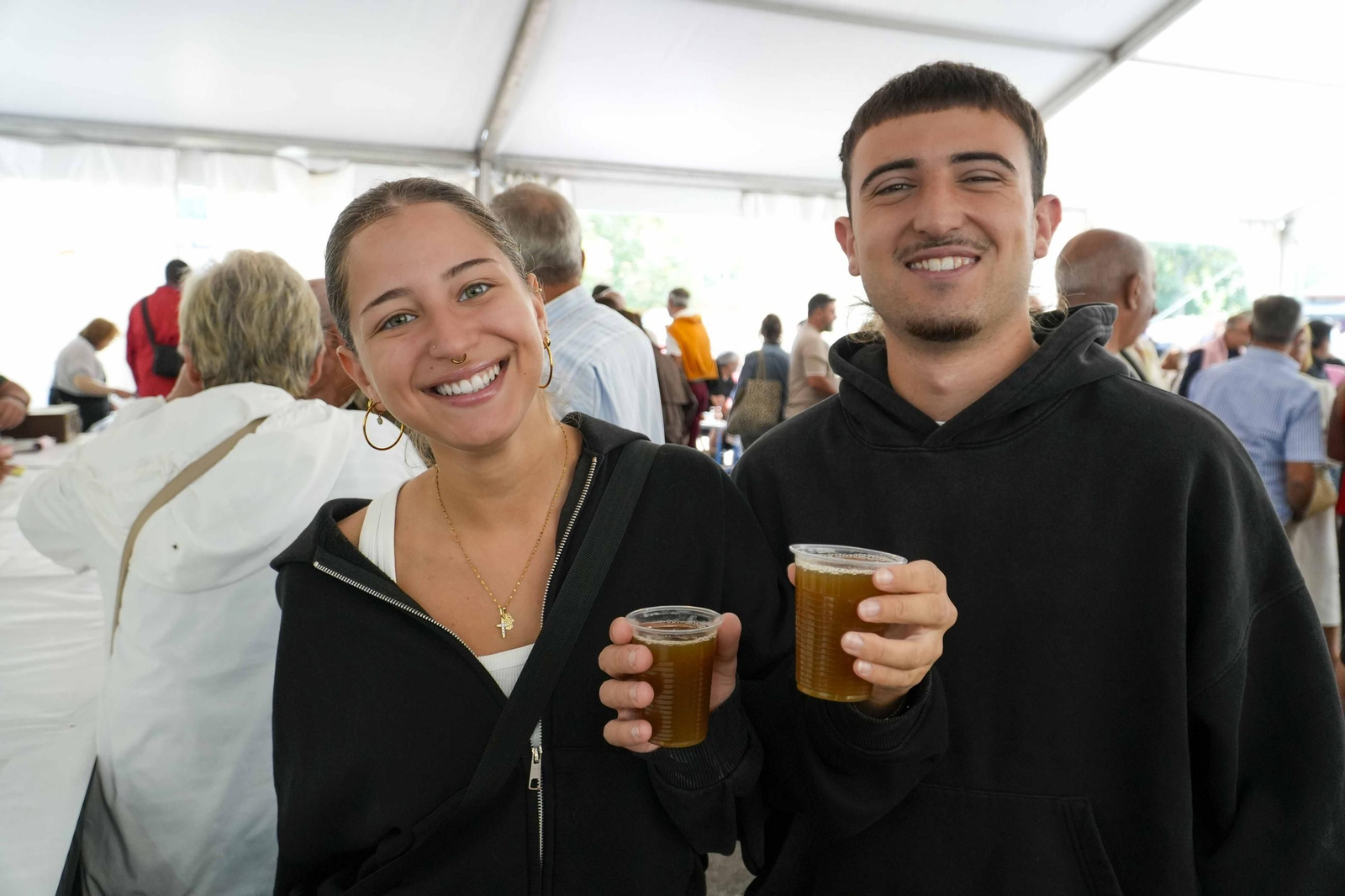 Galería | La Festa da Sidra triunfa en Bembrive con 1.000 litros repartidos