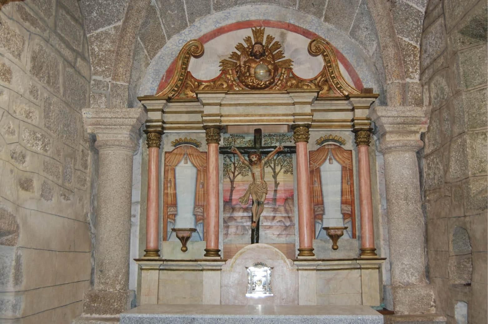 Así ha quedado el retablo tras la restauración.