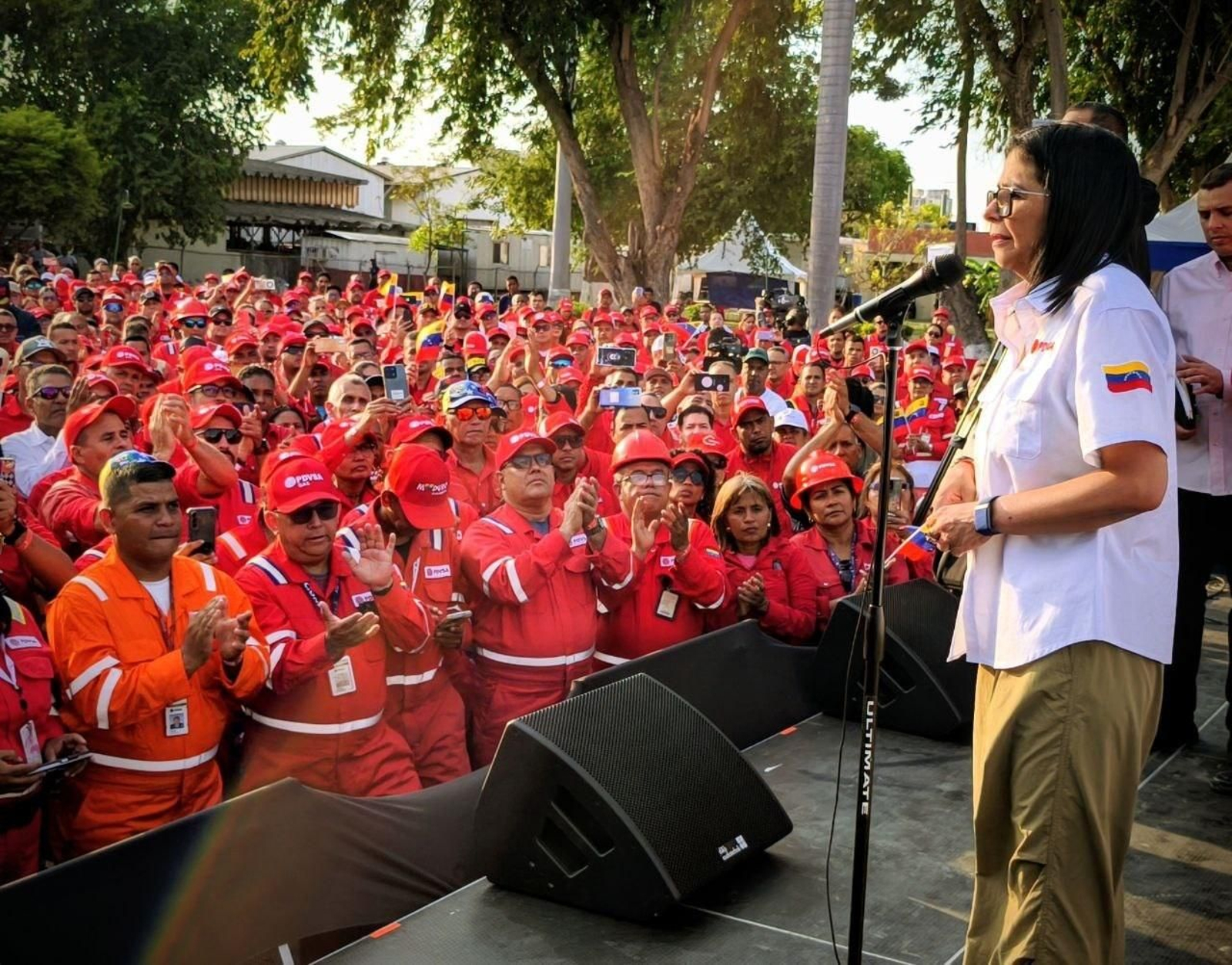 Delcy Rodríguez durante una visita a la Refinería Puerto La Cruz