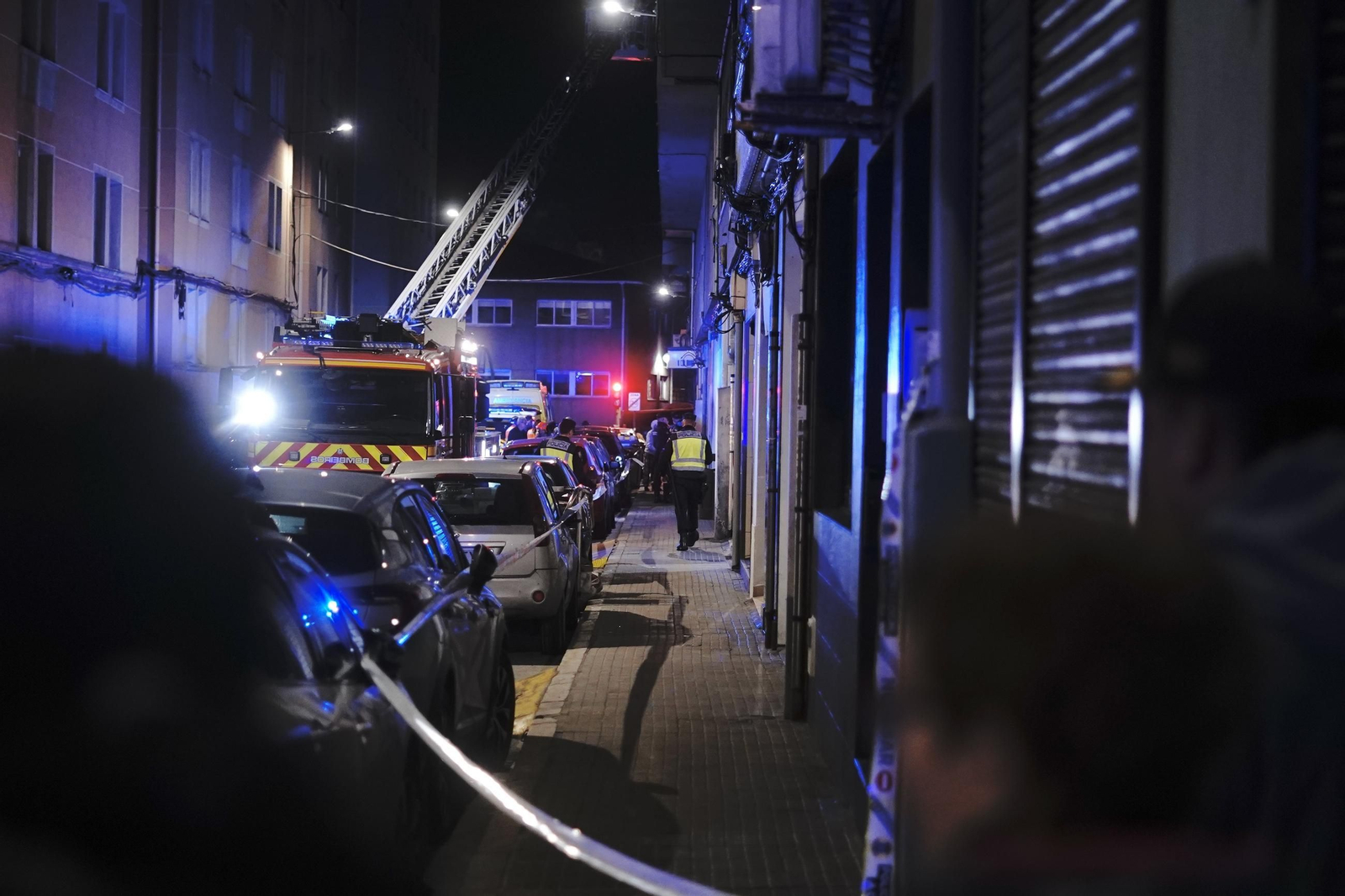 Varios servicios de emergencia trabajan en la calle San Isidoro