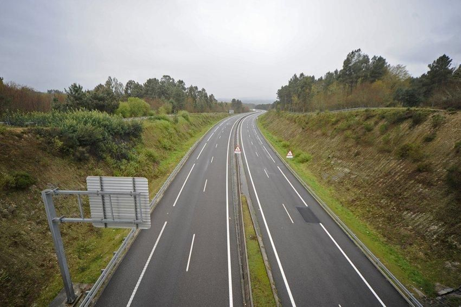 El tráfico AG 53 en el inicio del estado de alarma. Carreteras libres de coches. Fotos Martiño Pinal