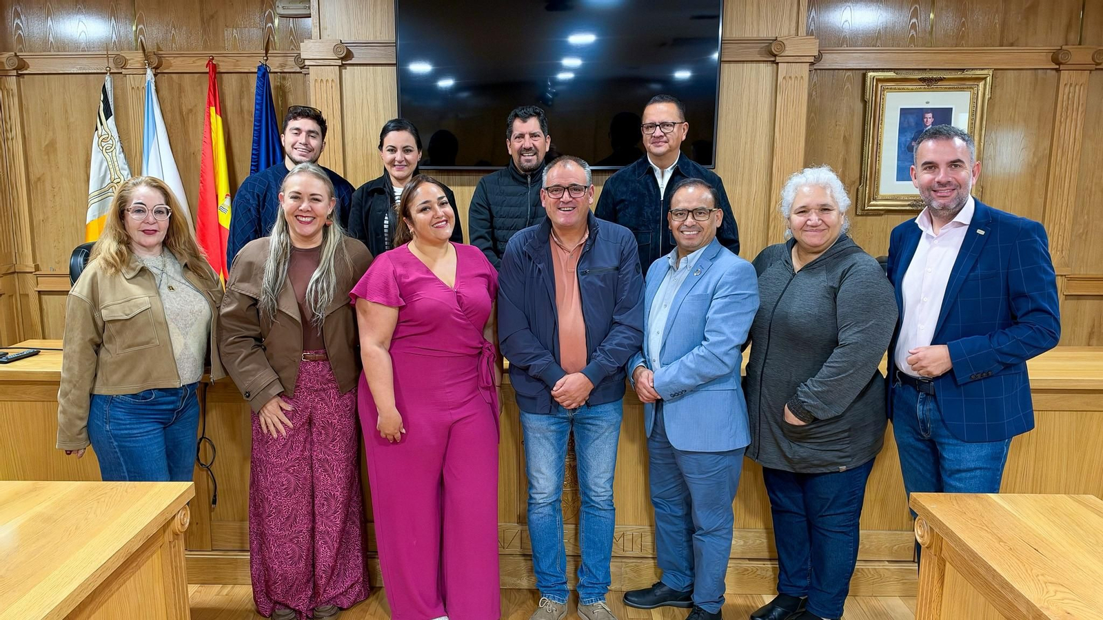 Amador Díaz -centro- xunto coa delegación de América Latina.