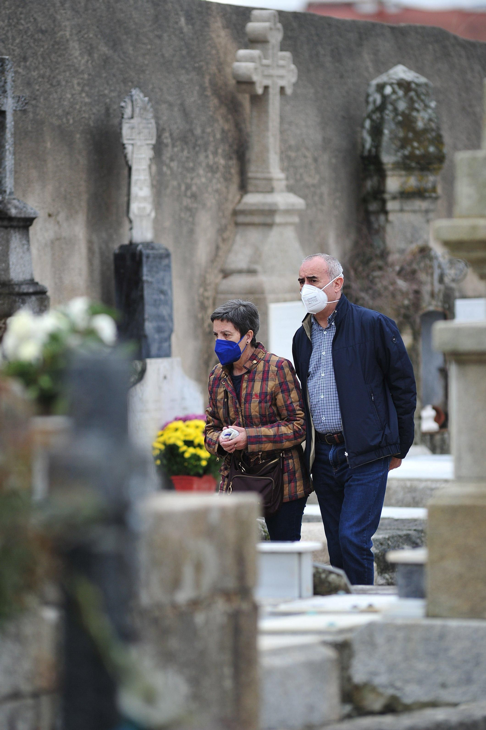 Jornada dominical en el cementerio de San Francisco José Paz