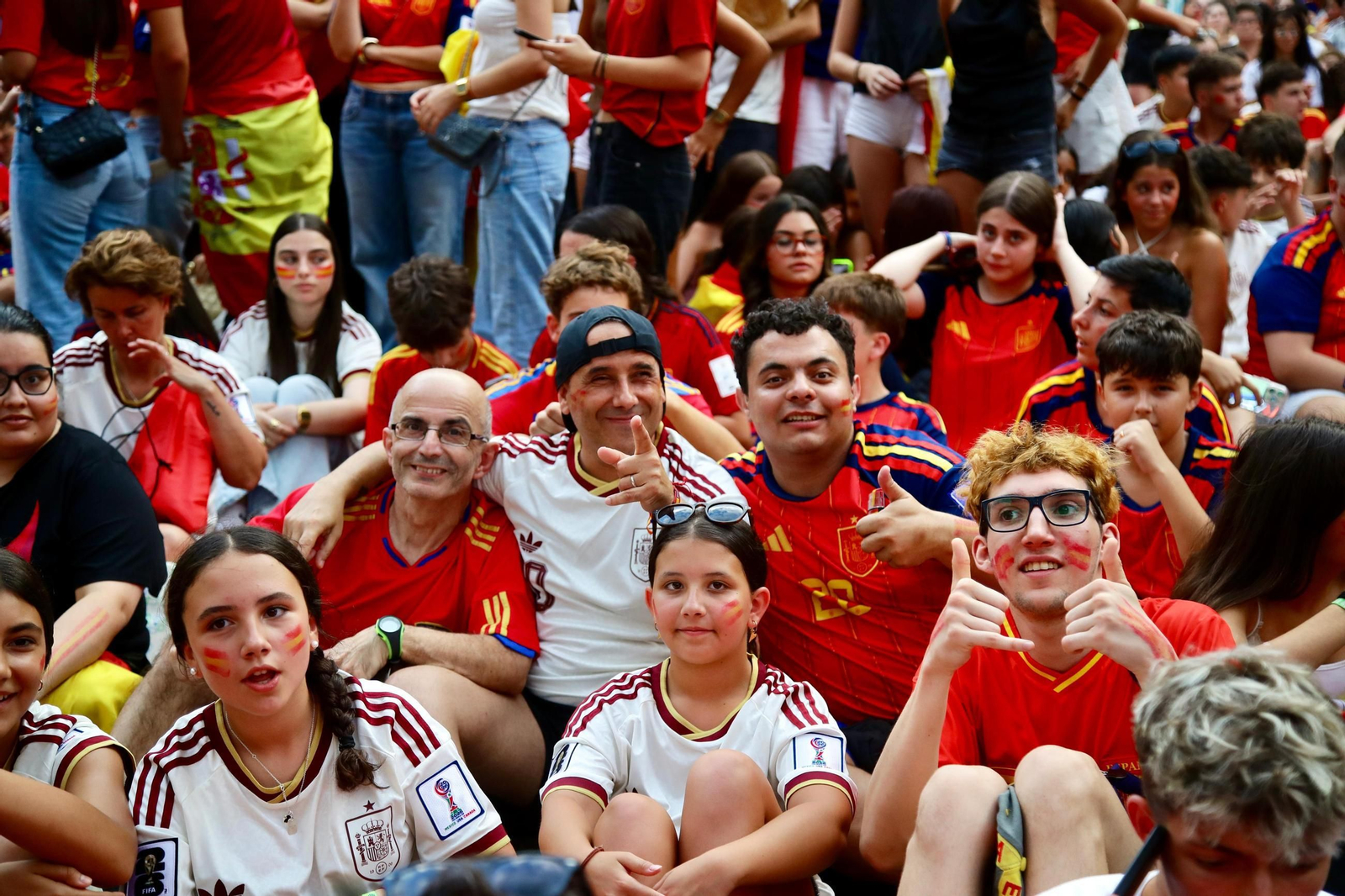 Galería | La provincia de Ourense se tiñe de rojo para apoyar a España en la final del Mundial