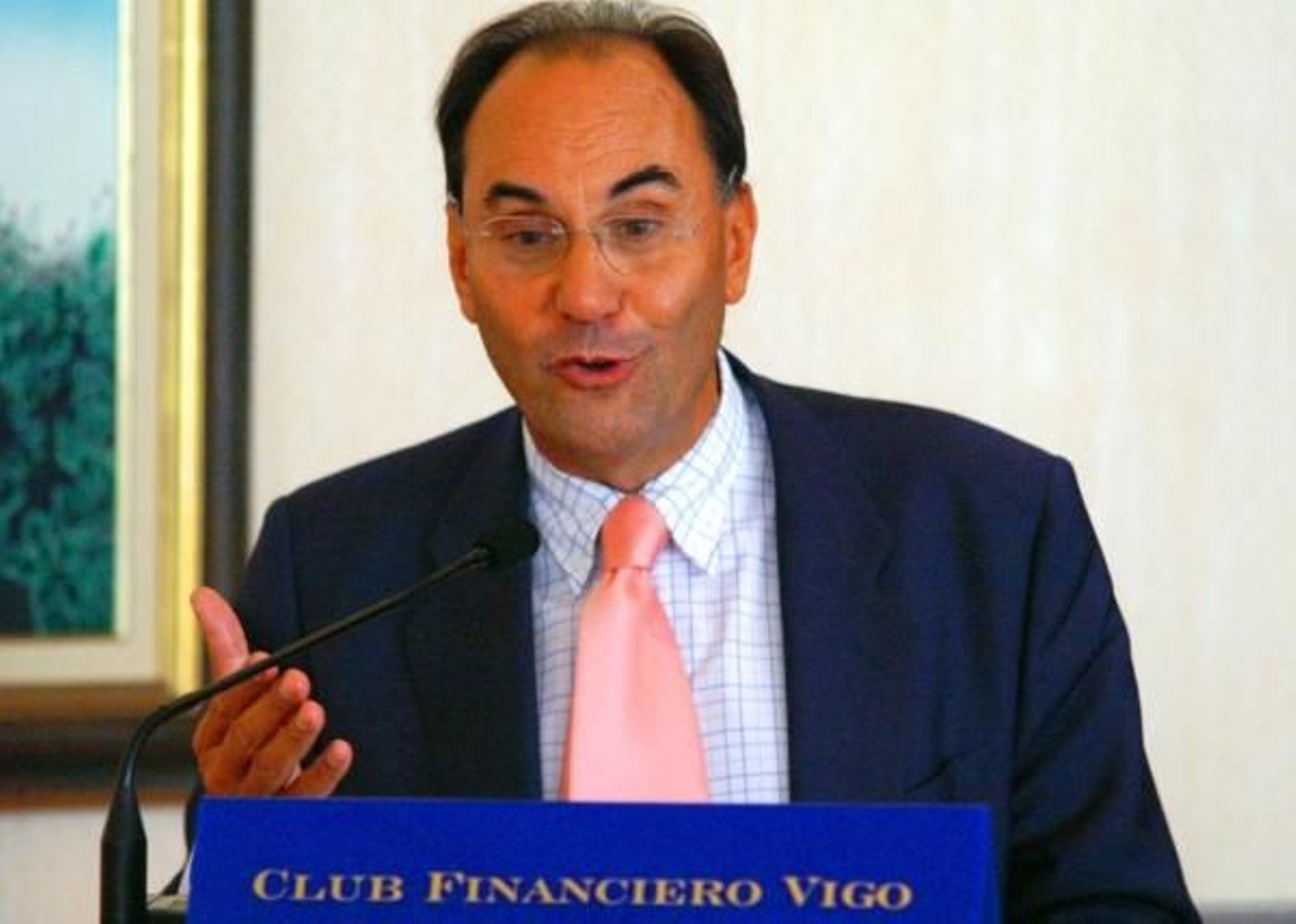Vidal Quadras fue invitado por el Club Financiero, donde se notó la falta de cargos importantes del PP.