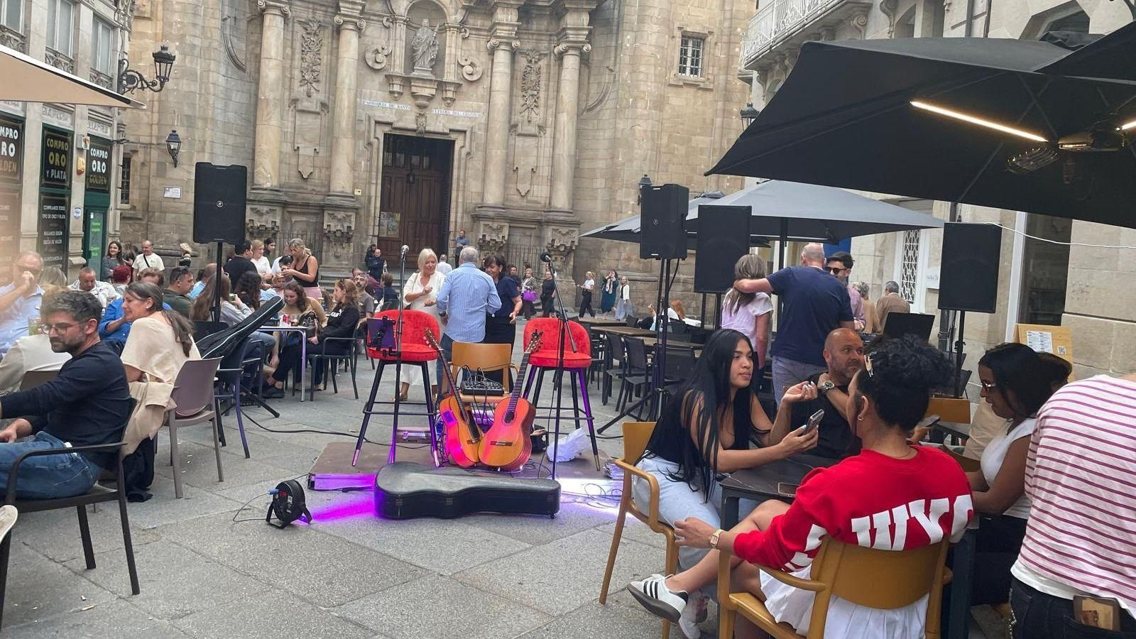 El "tardeo" en la plaza de Santa Eufemia.