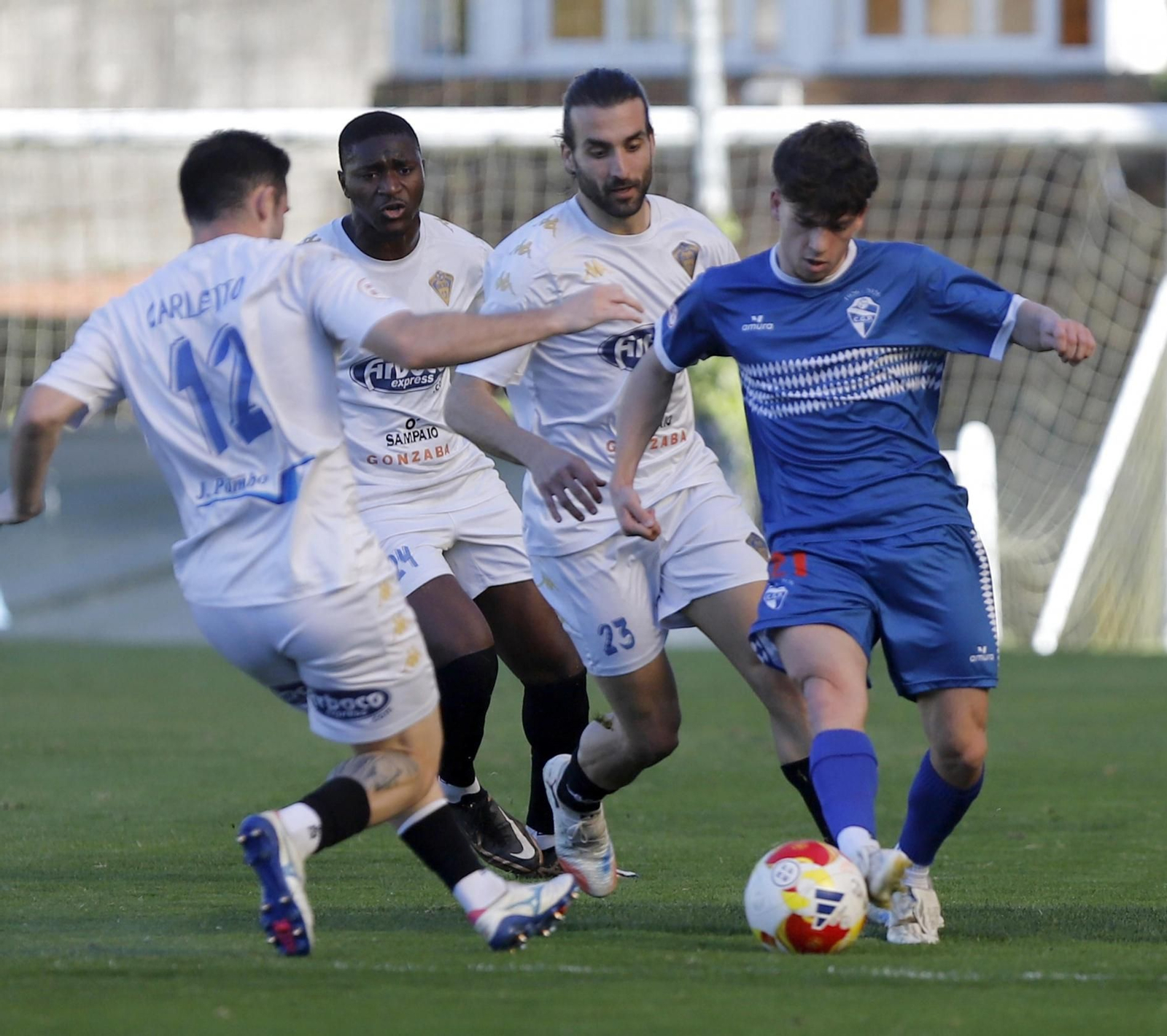 El equipo vigués se impuso al Silva ayer en Barreiro.