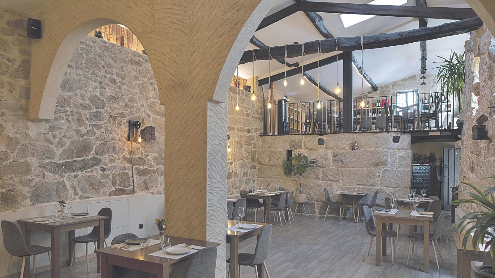 El restaurante cuenta con un imponente comedor.