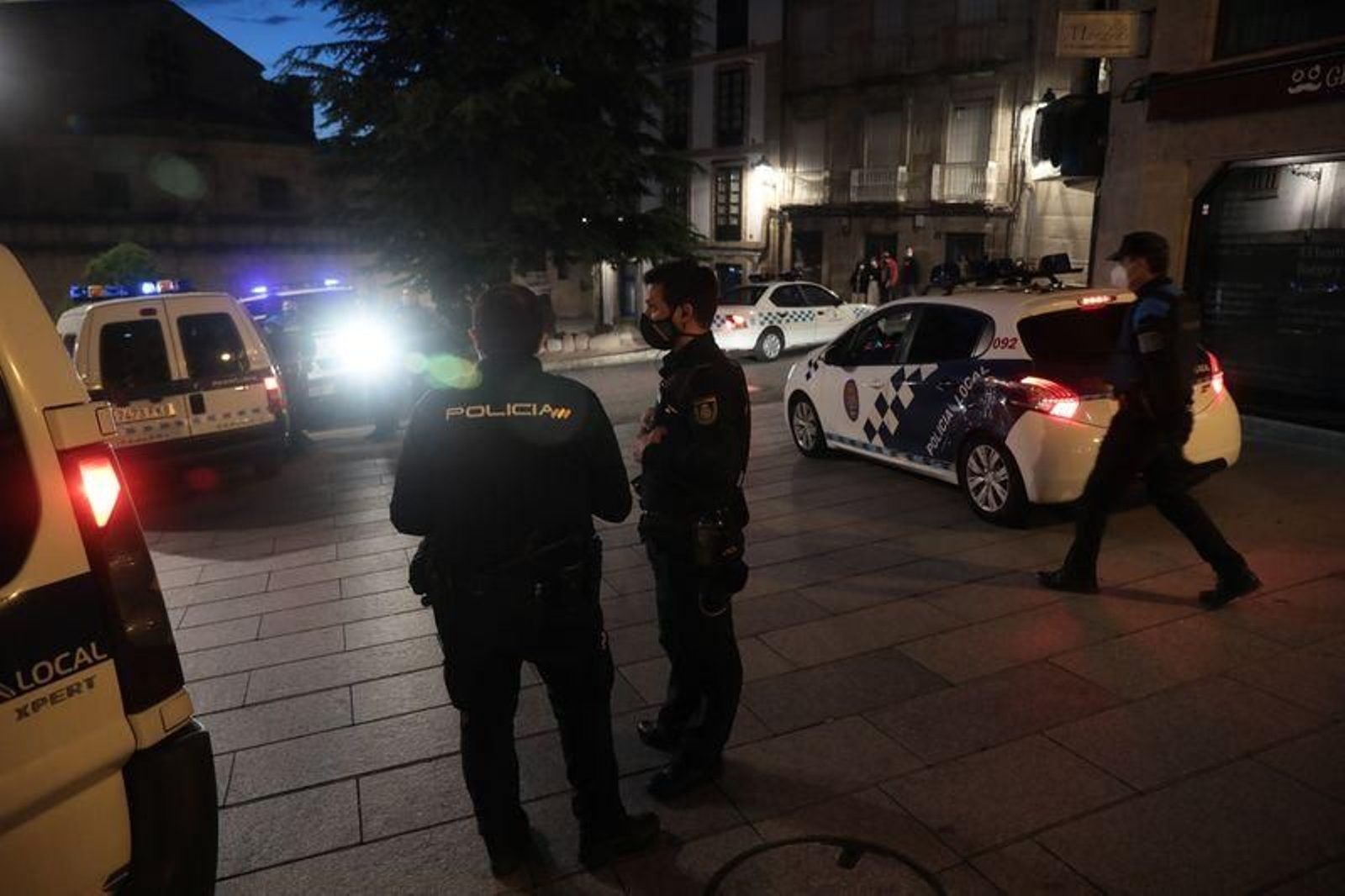 Policías en una intervención en mayo en el centro de la ciudad (José Paz).