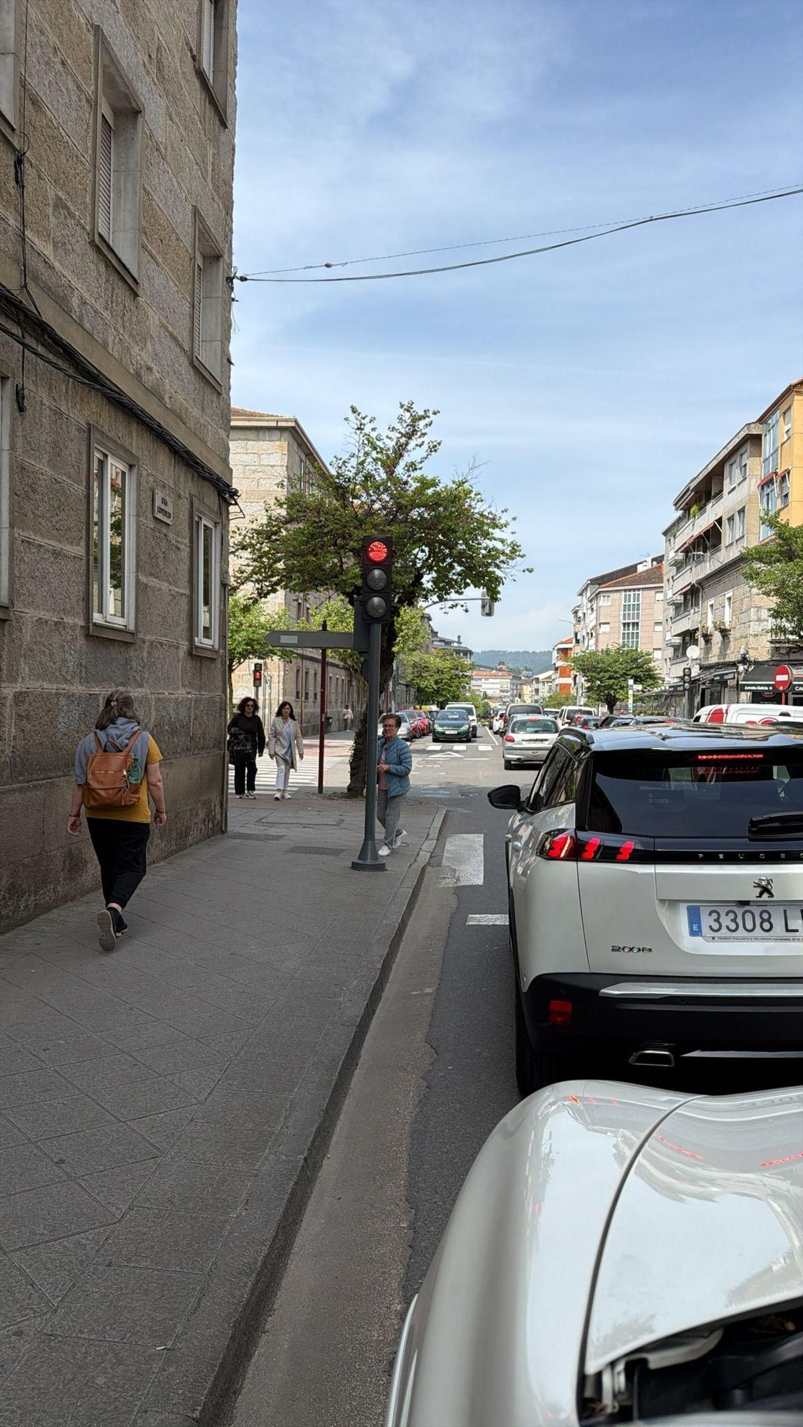 Galería | Obras, inicio de fin de semana y vuelta ciclista crean caos vial en Ourense