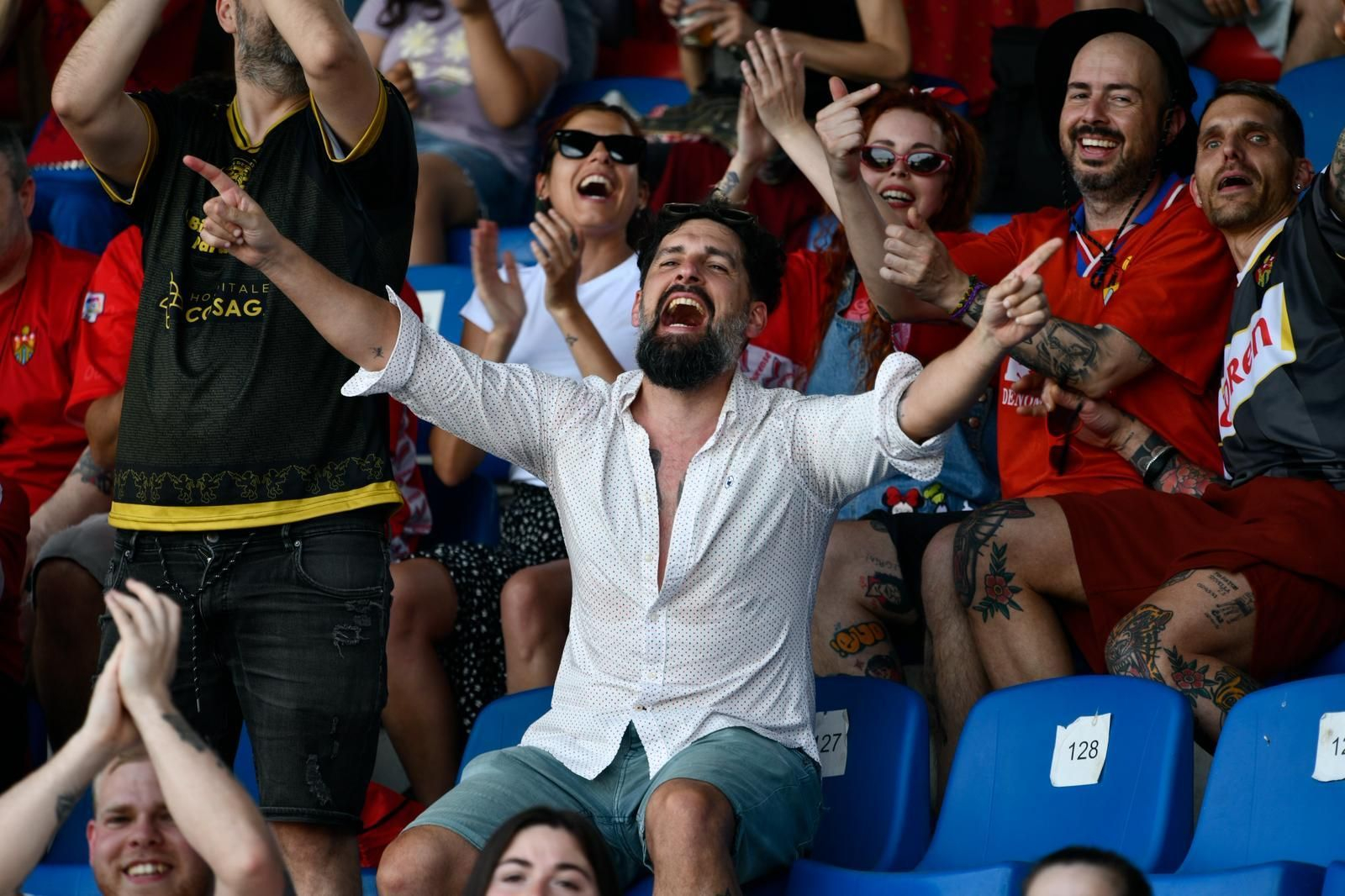 Galería | La UD Ourense quiere llegar a Primera Federación y la afición se vuelca con el equipo en O Couto