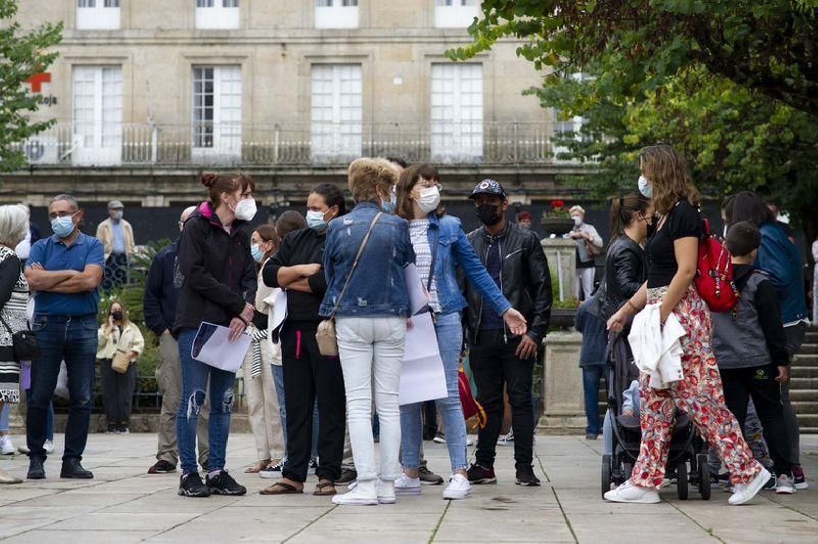 Concentración en apoyo a la menor agredida por un amigo en O Carballiño (MARTIÑO PINAL)
