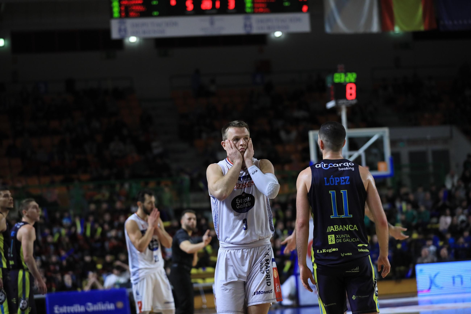 Galería | El Pazo, a reventar para el derbi COB-Obradoiro