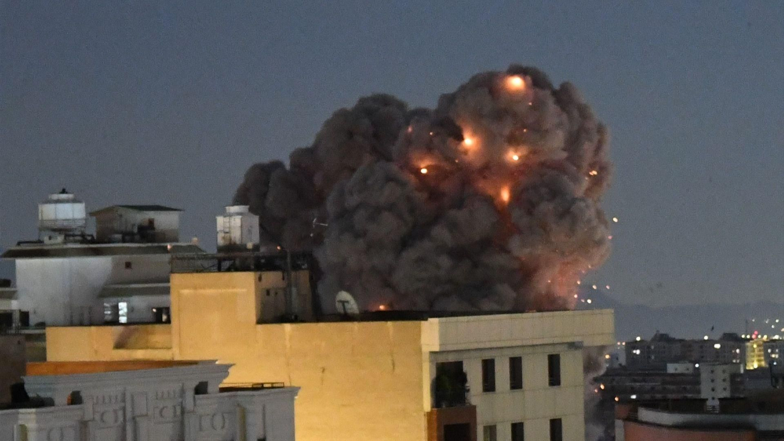 Imagen de archivo de un bombardeo sobre Teherán, la capital de Irán.