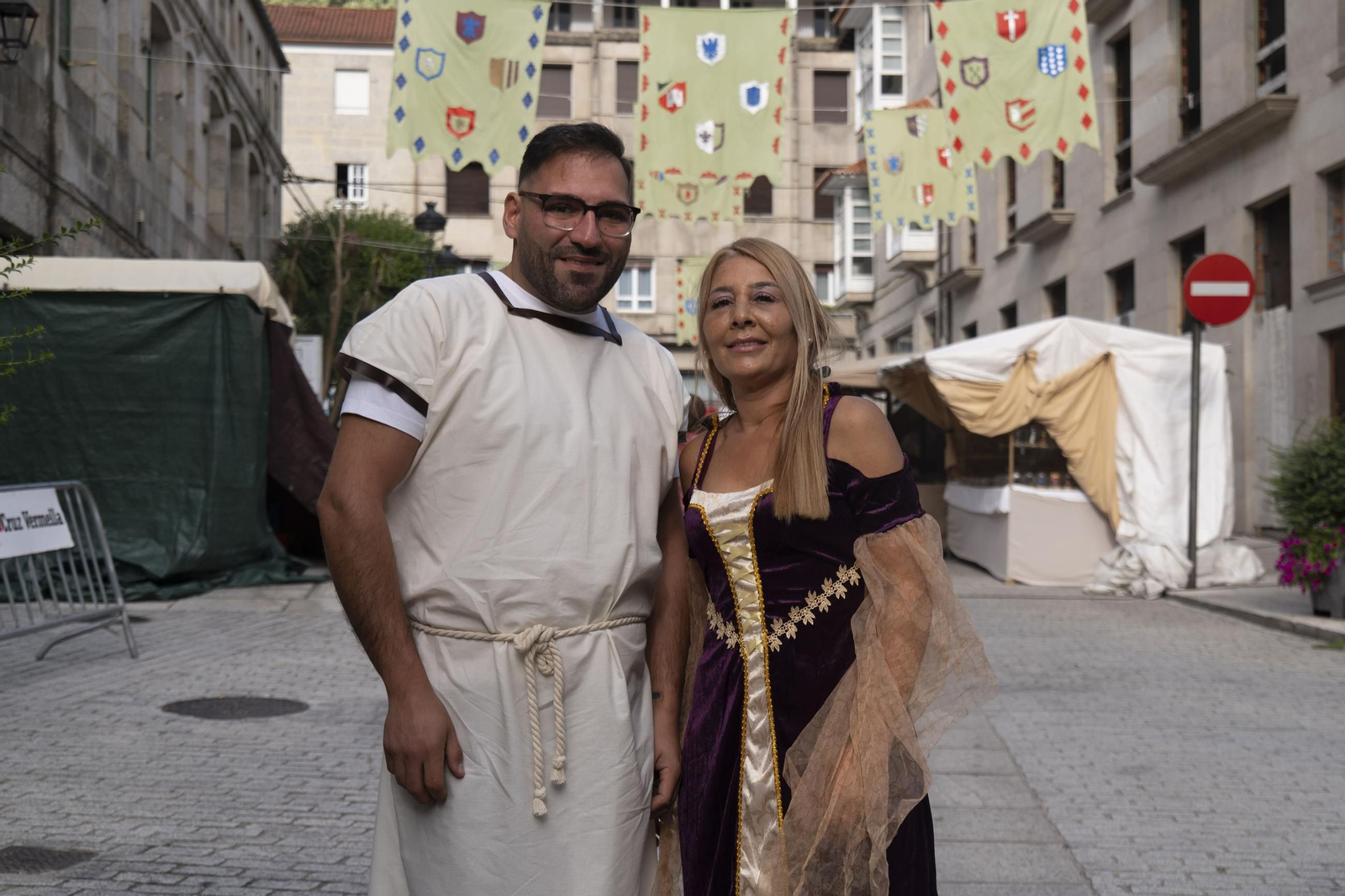 Galería | Reyes, clero, doncellas y caballeros desfilan por las calles de Ribadavia en la Festa da Istoria