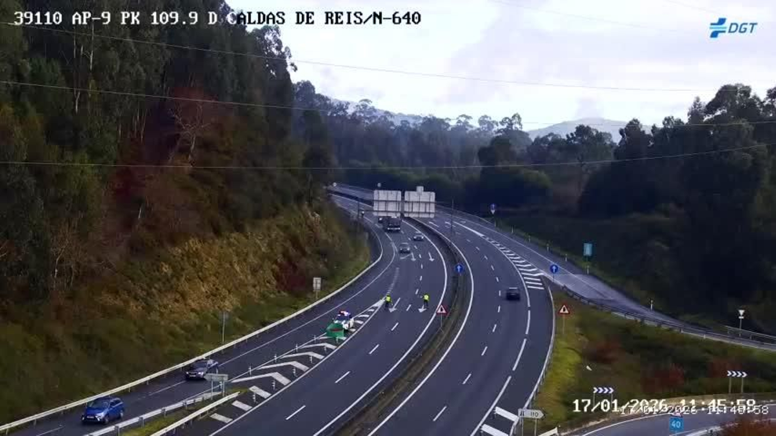 La Guardia Civil desvía el tráfico en la AP-9.