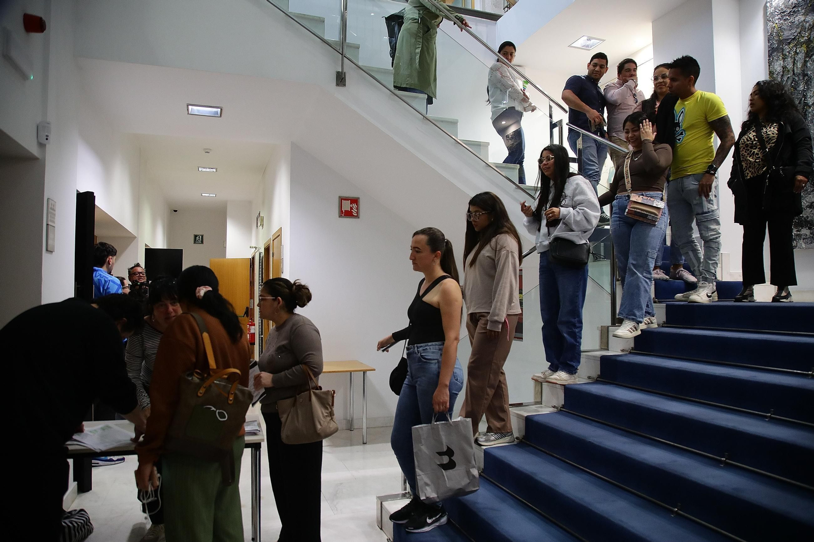Largas colas para el acceso a la charla de Xarela de ayer