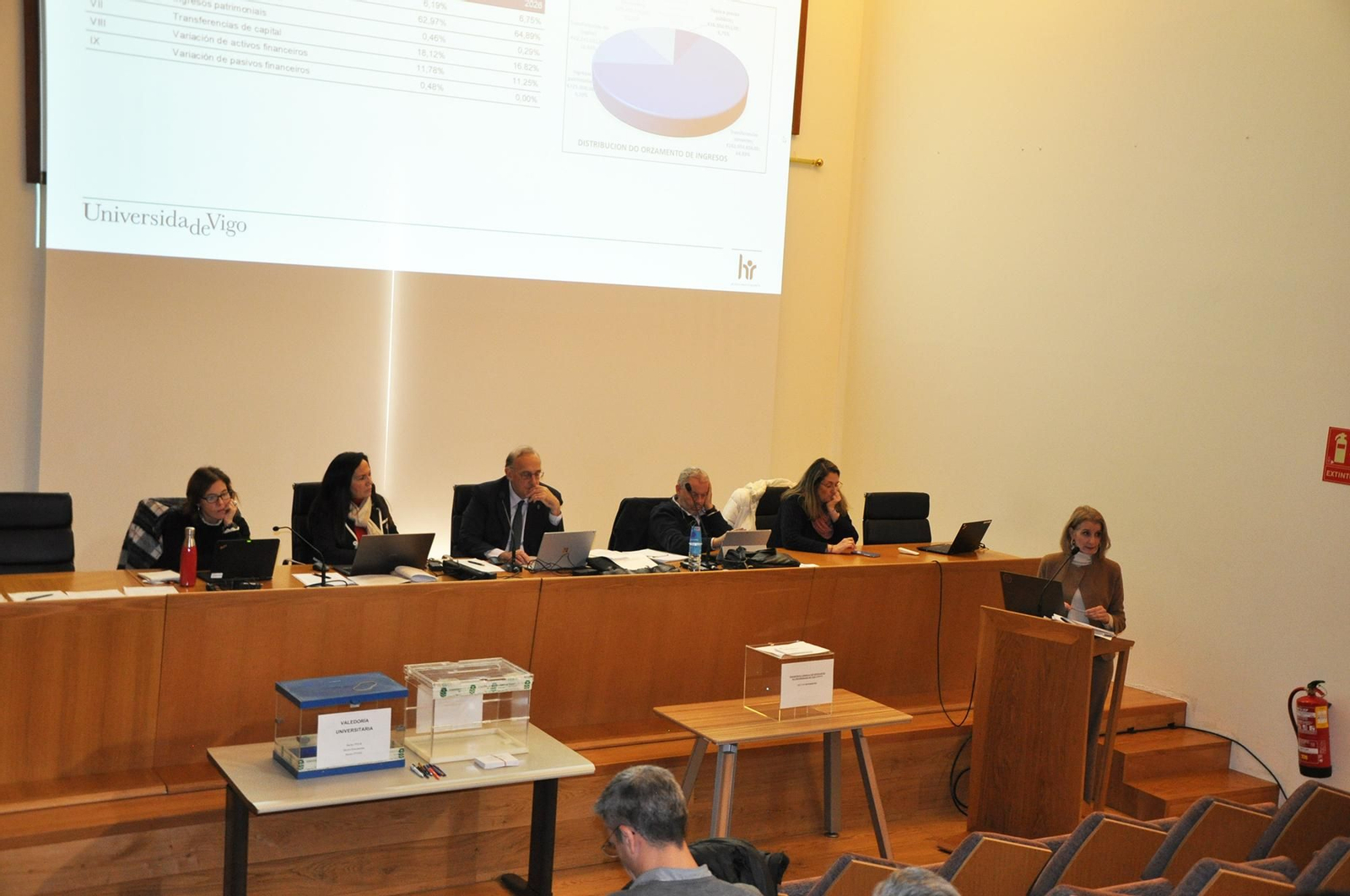 Un instante de la celebración del Claustro ayer en el campus vigués.