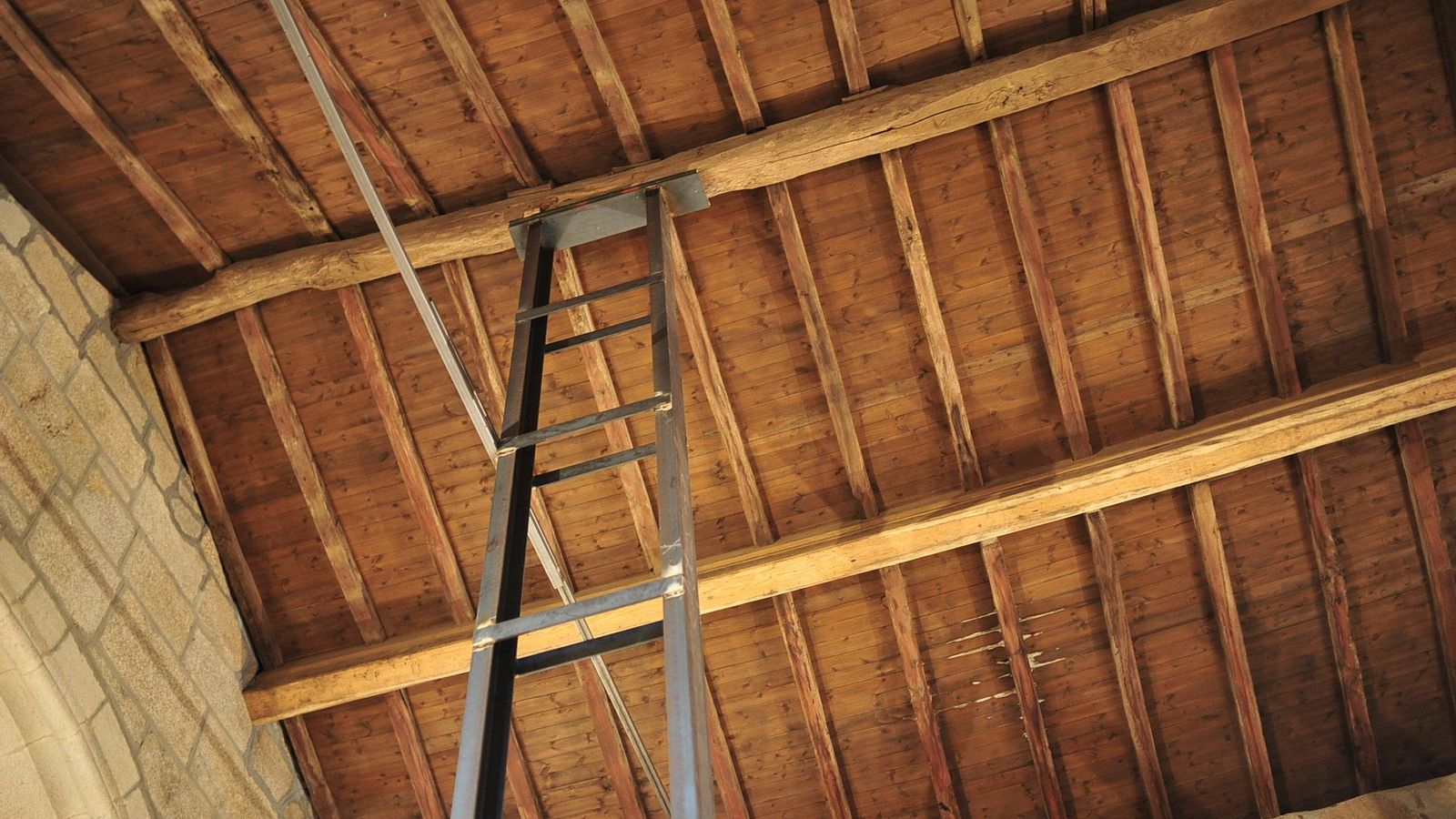 MOREIRAS (TOÉN) 13/10/2019.- Misa de 12h en San Pedro de Moreiras. José paz