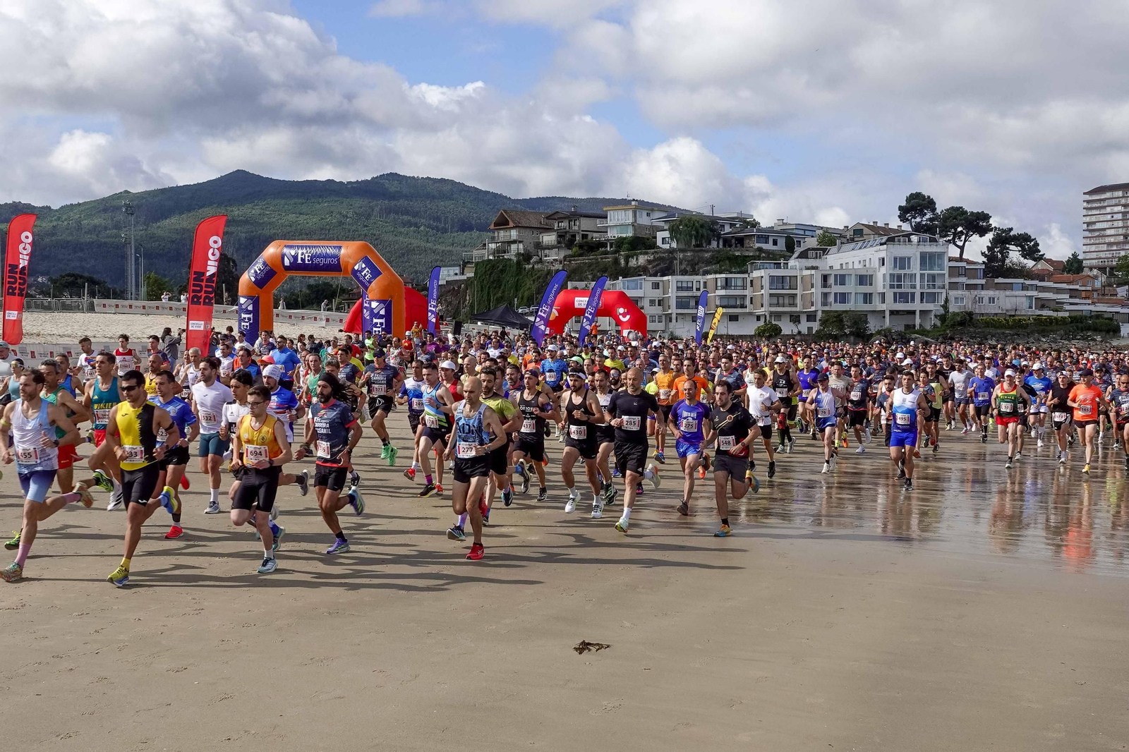 Galería | 1.000 corredores inundan Samil