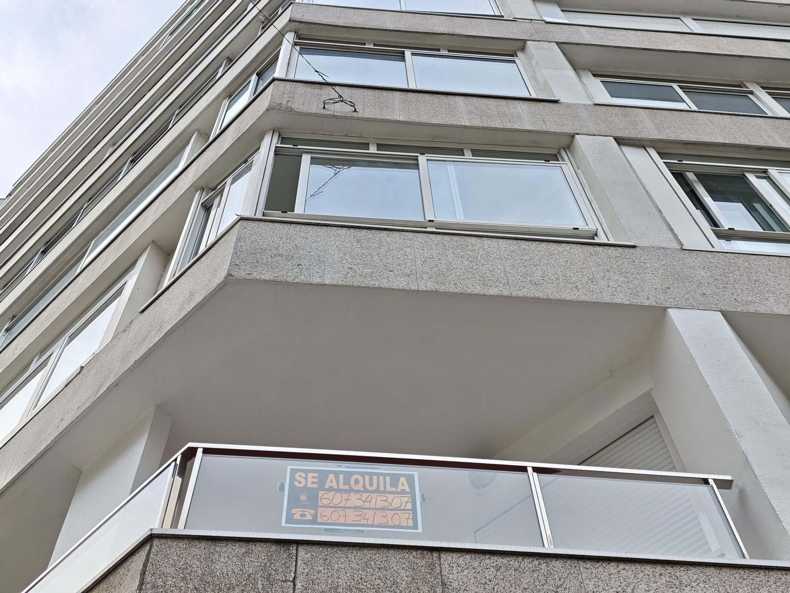Un edificio con pisos en alquiler en Vigo