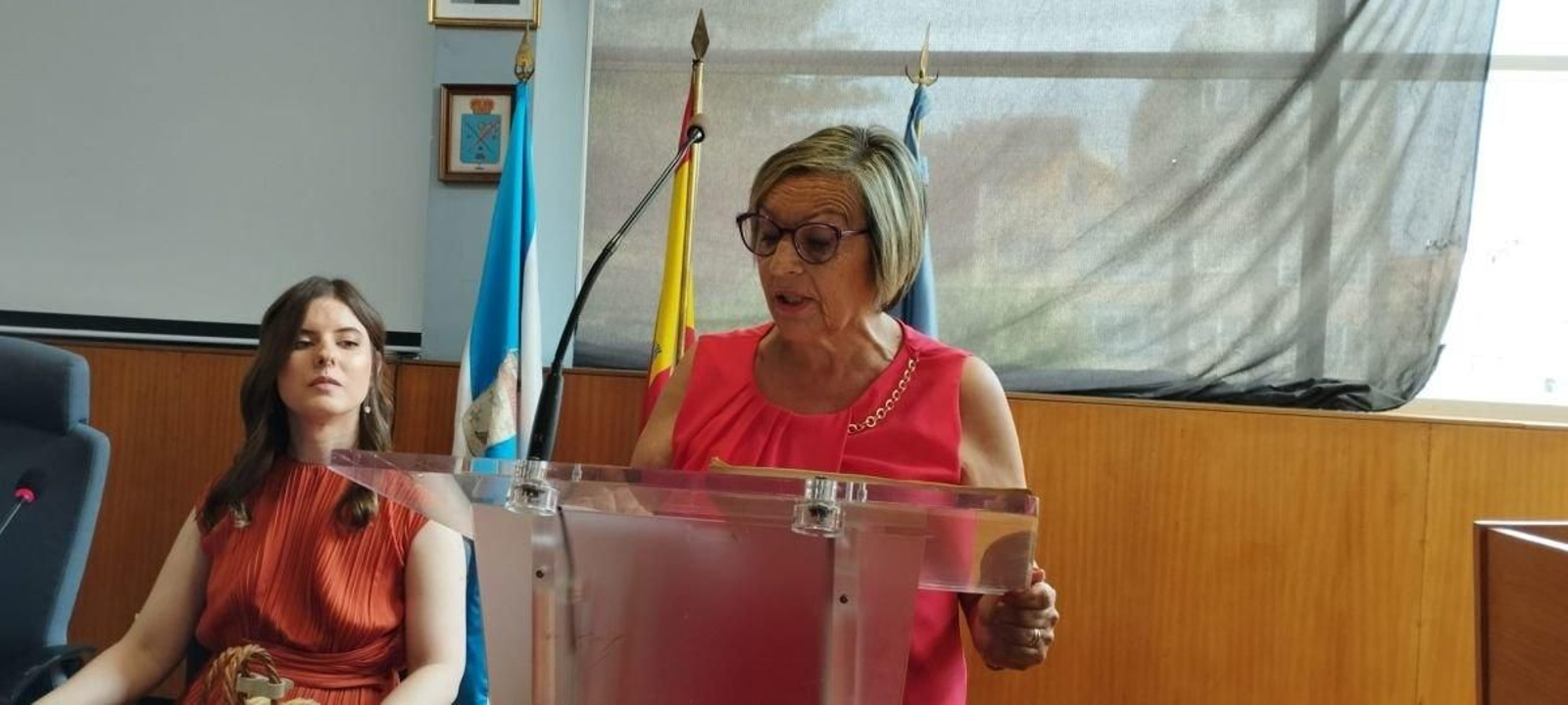 La responsable de Cultura en Cangas, Aurora Peña, en un pleno municipal.