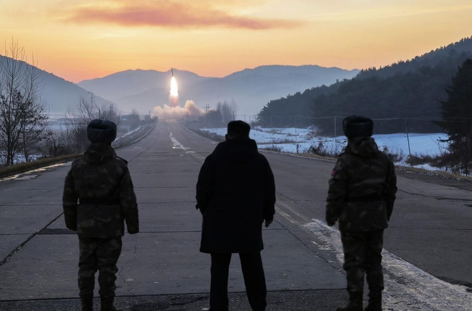Kim Jong Un asiste al lanzamiento de un misil