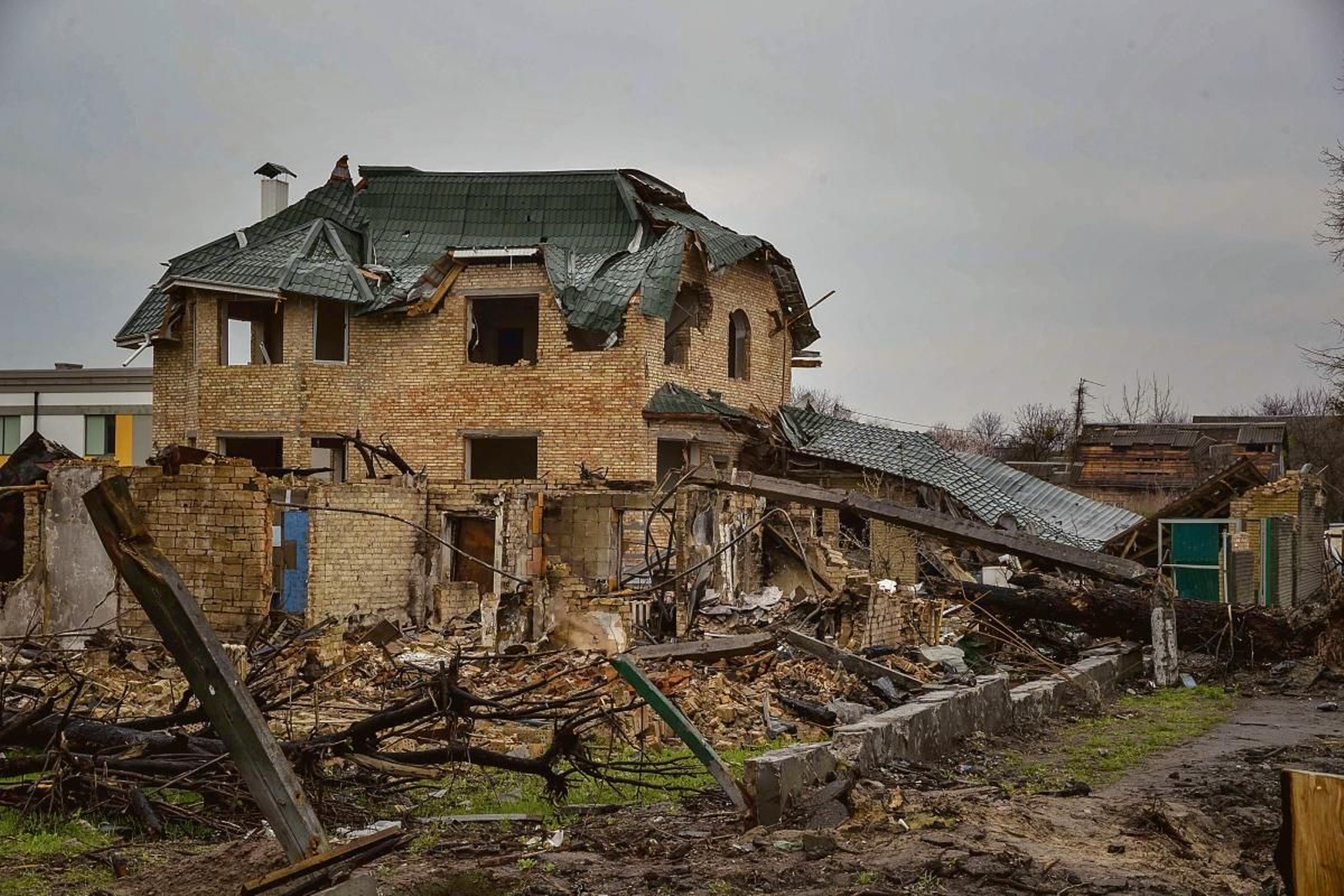 Una vivienda completamente destruida por los bombardeos en Bucha (Ucrania).