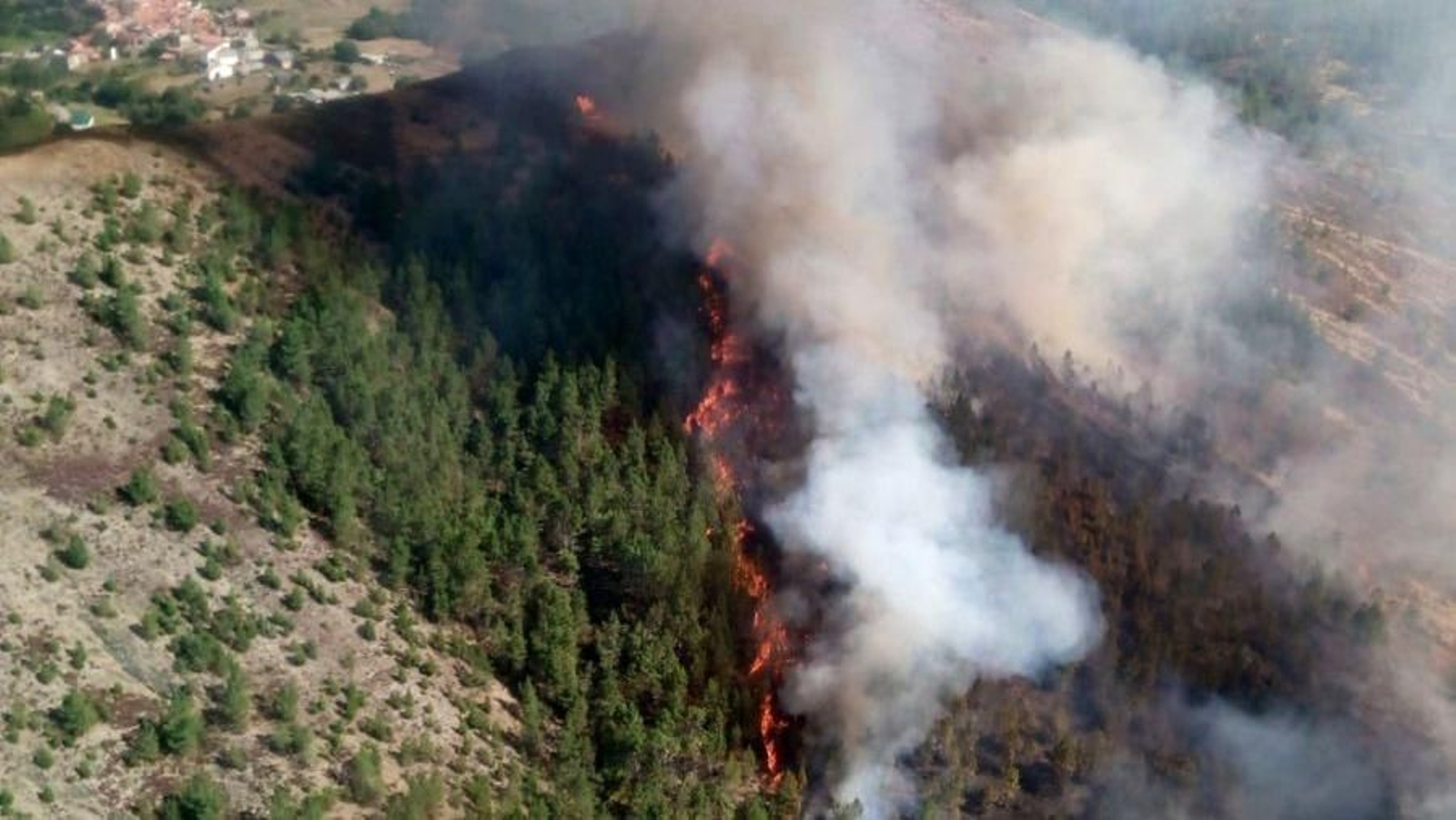 Situación del ncendio en Rebordechao. (TWITTER: @BrifLaza)