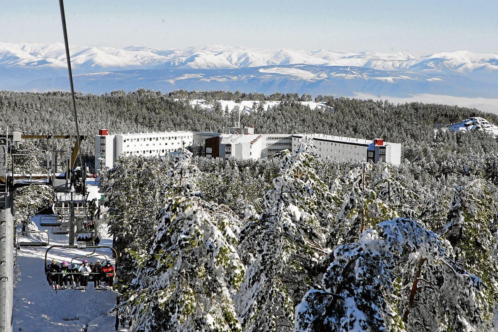 Instalaciones de la estación de montaña de Manzaneda.
