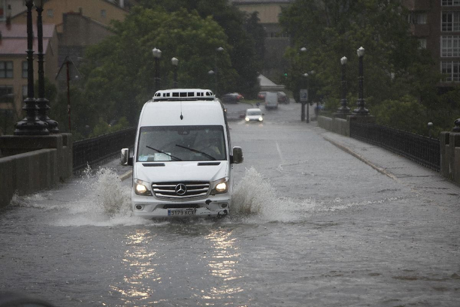 Las lluvias inundaron el Puente Nuevo.