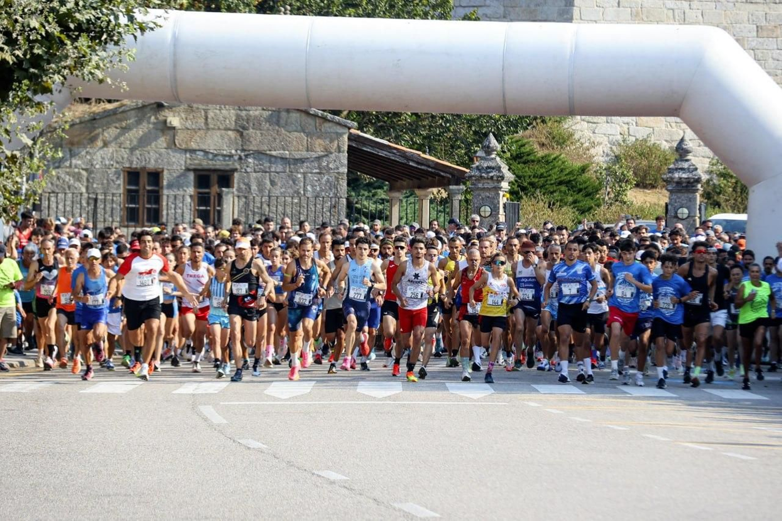 Galería | Más de 1.300 personas corren y caminan por Baiona