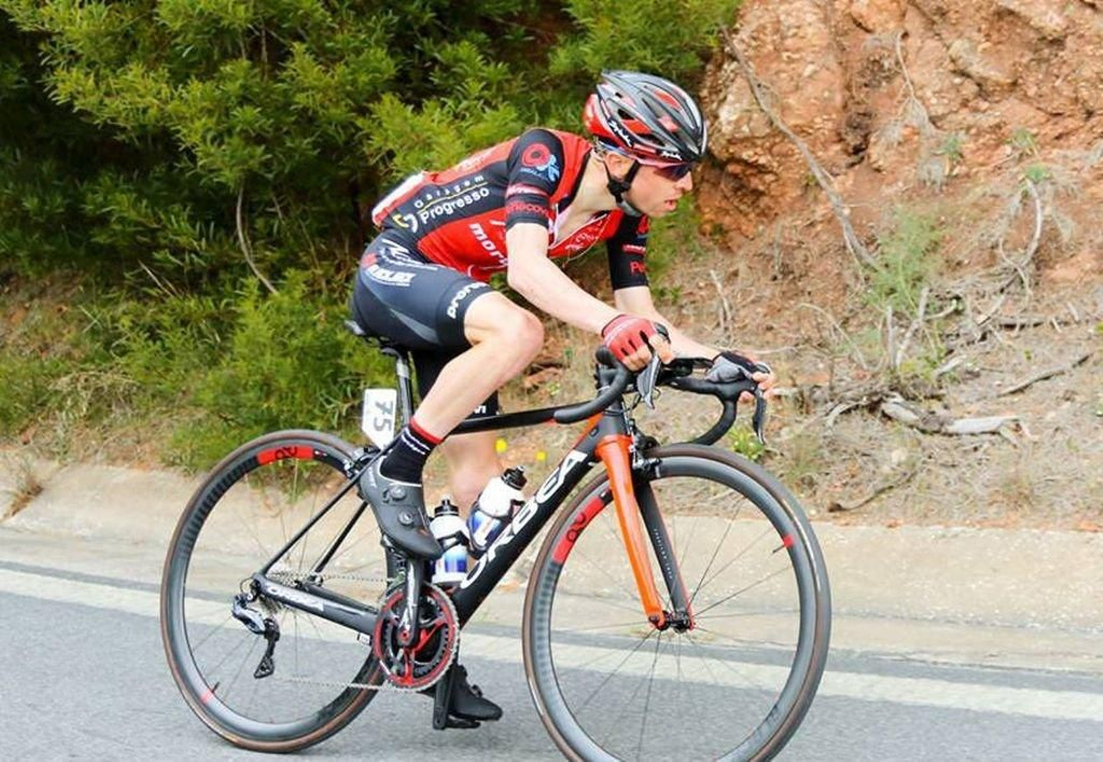 El ciclista ponteareano Cristian Mota en la Clássica da Arrábida.